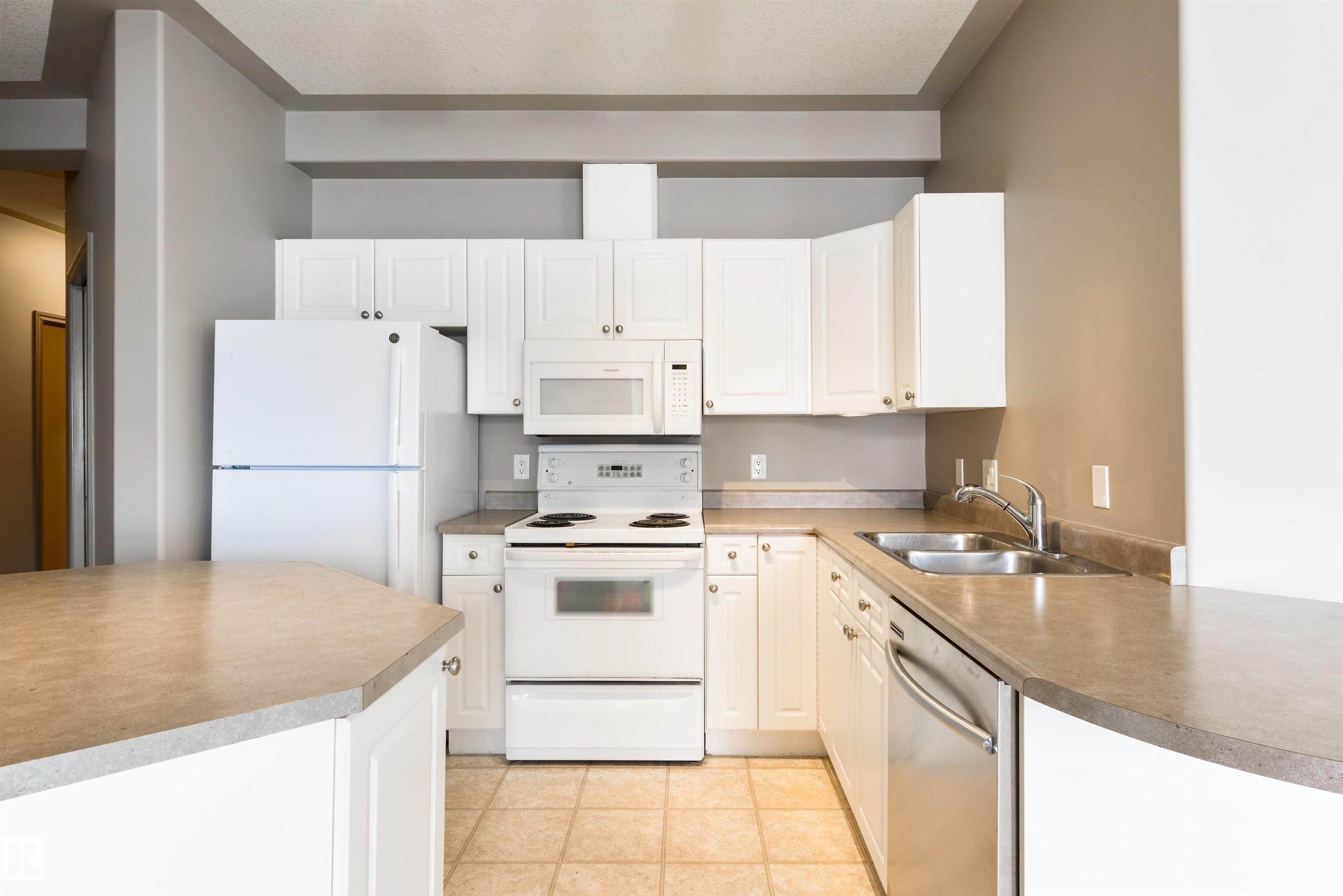 Photo 22 at 301 - 10033 116 Street NW, Wîhkwêntôwin, Edmonton