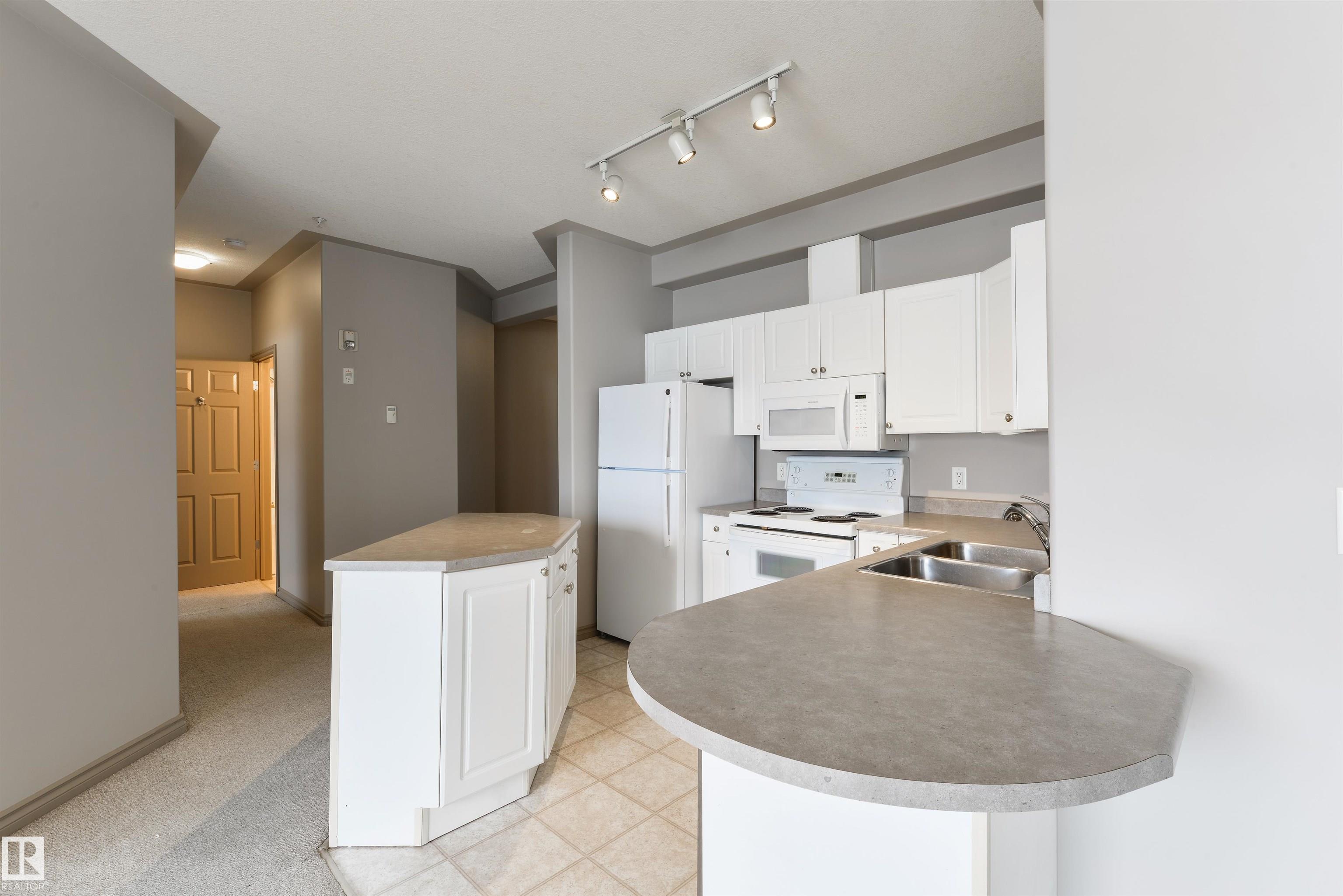 Photo 23 at 301 - 10033 116 Street NW, Wîhkwêntôwin, Edmonton