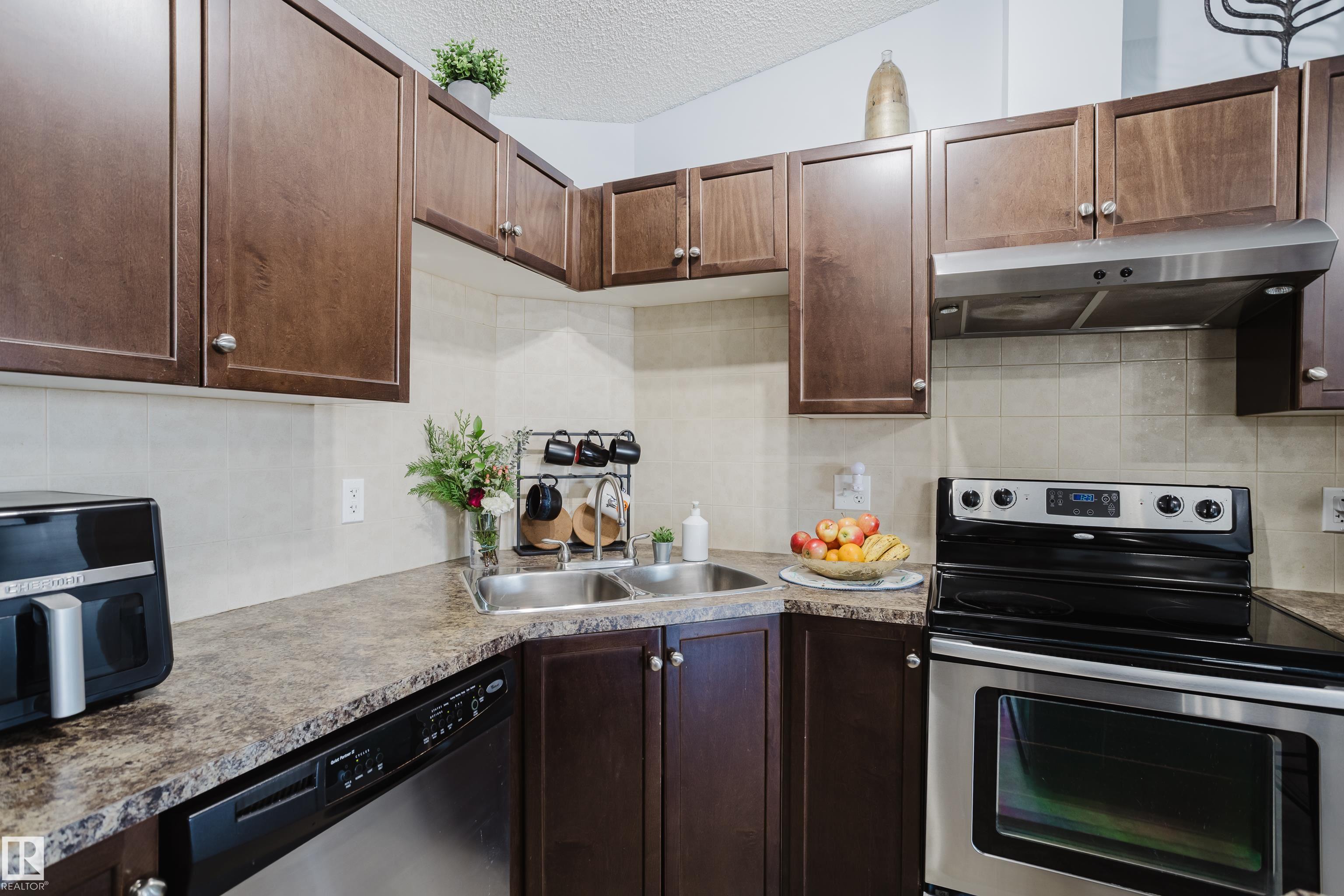 Photo 11 at 7412 - 7327 South Terwillegar Drive NW, South Terwillegar, Edmonton