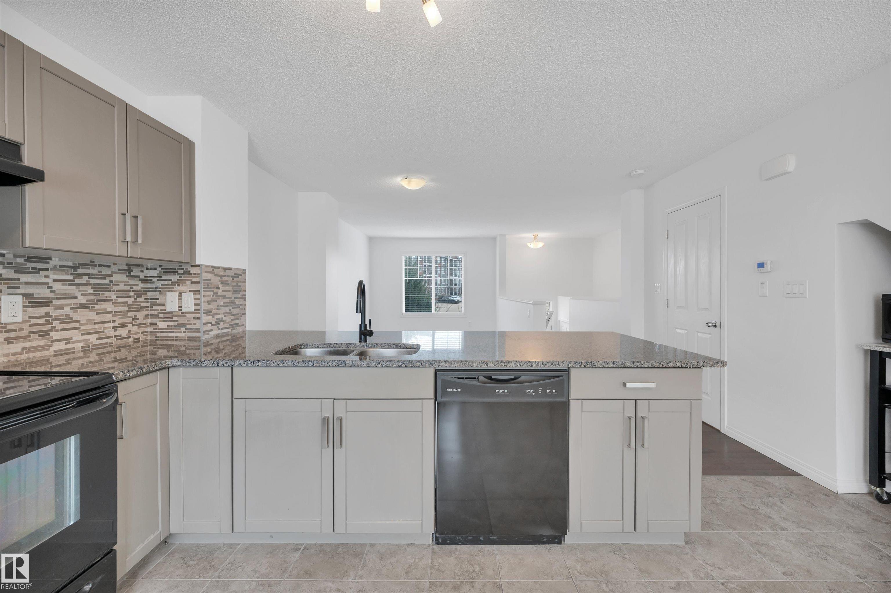 Photo 11 at 13 - 1030 Chappelle Boulevard SW, Chappelle Area, Edmonton