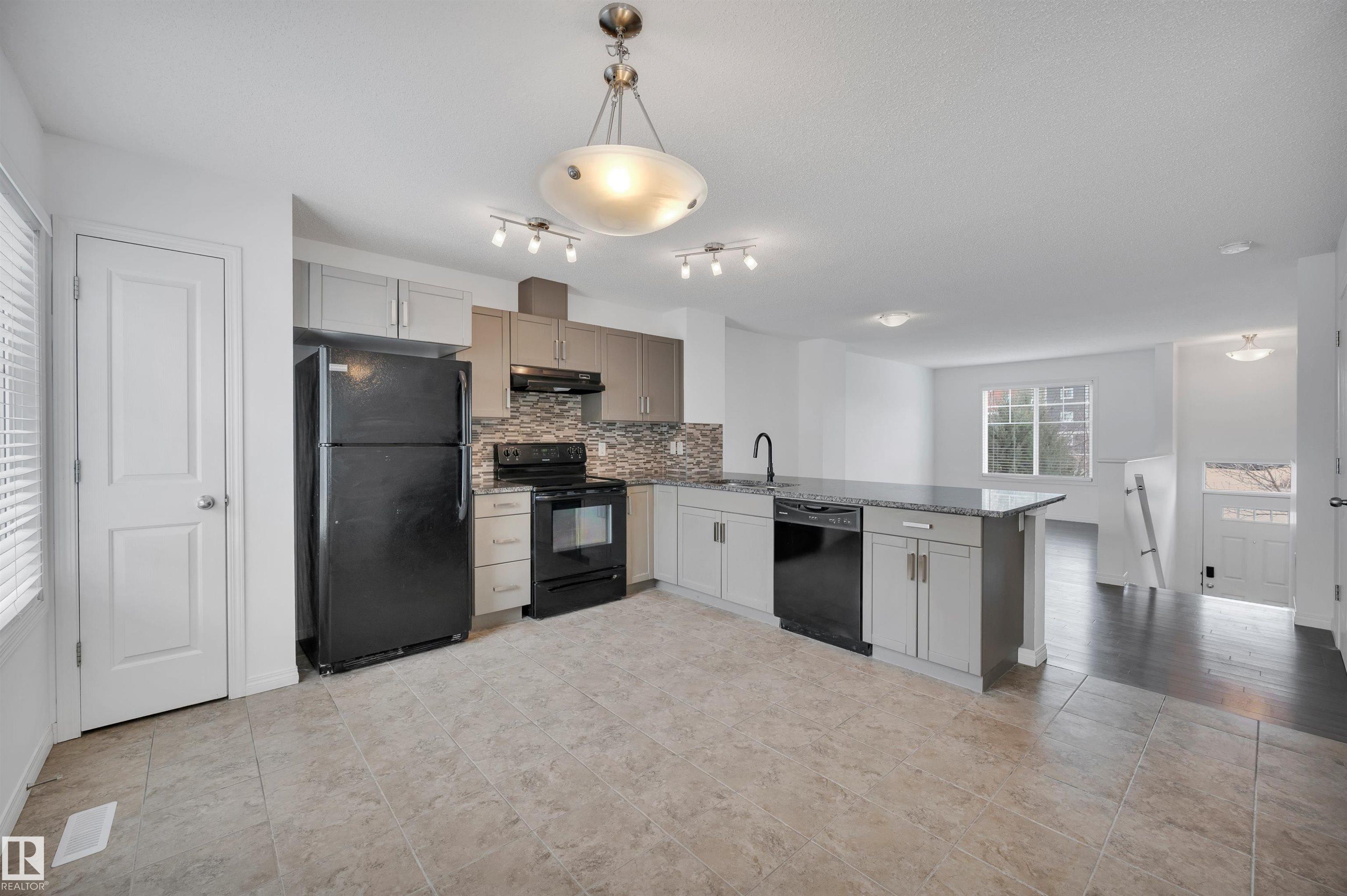 Photo 12 at 13 - 1030 Chappelle Boulevard SW, Chappelle Area, Edmonton