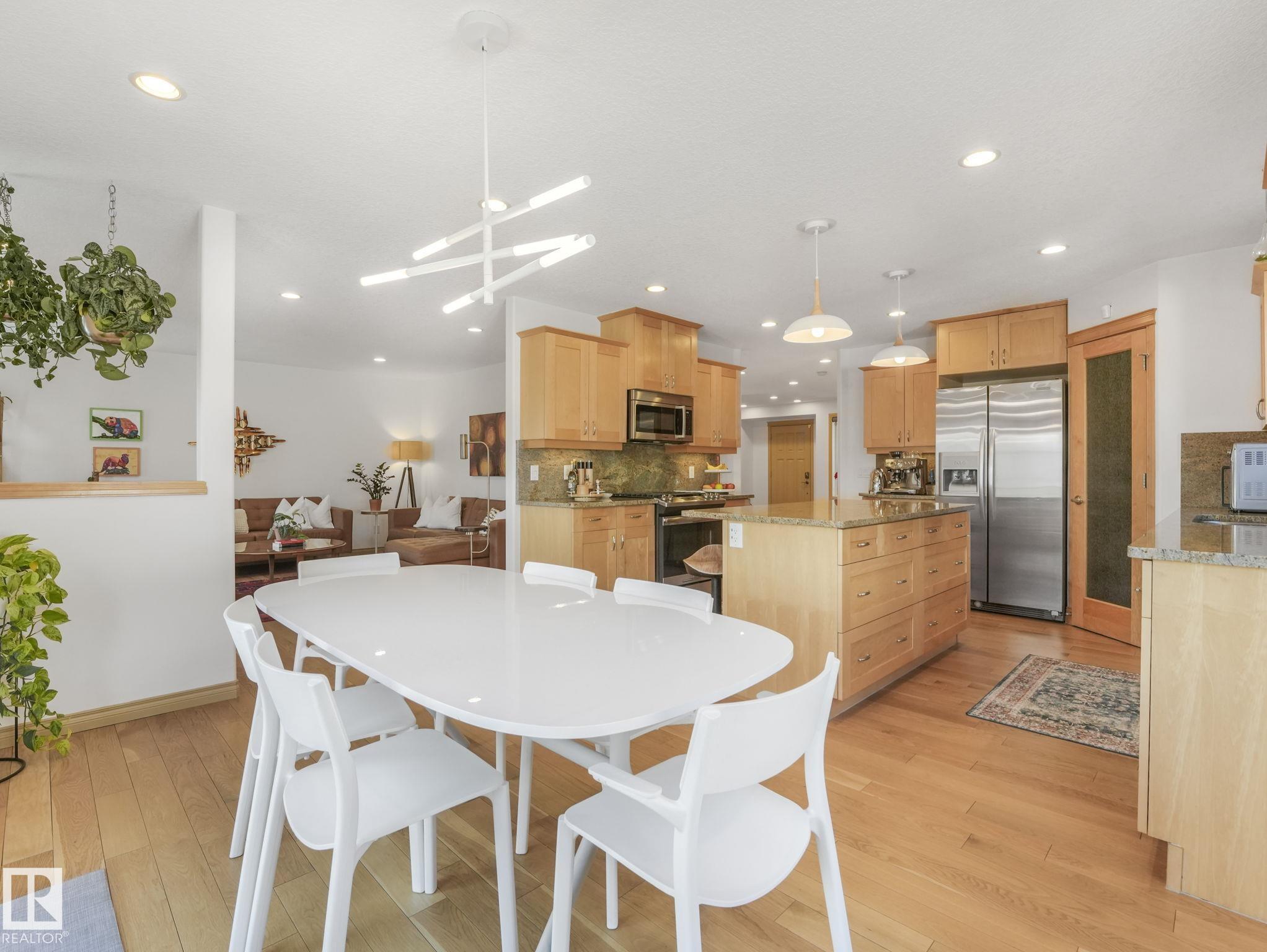 Photo 20 at 8723 207 Street NW, Suder Greens, Edmonton