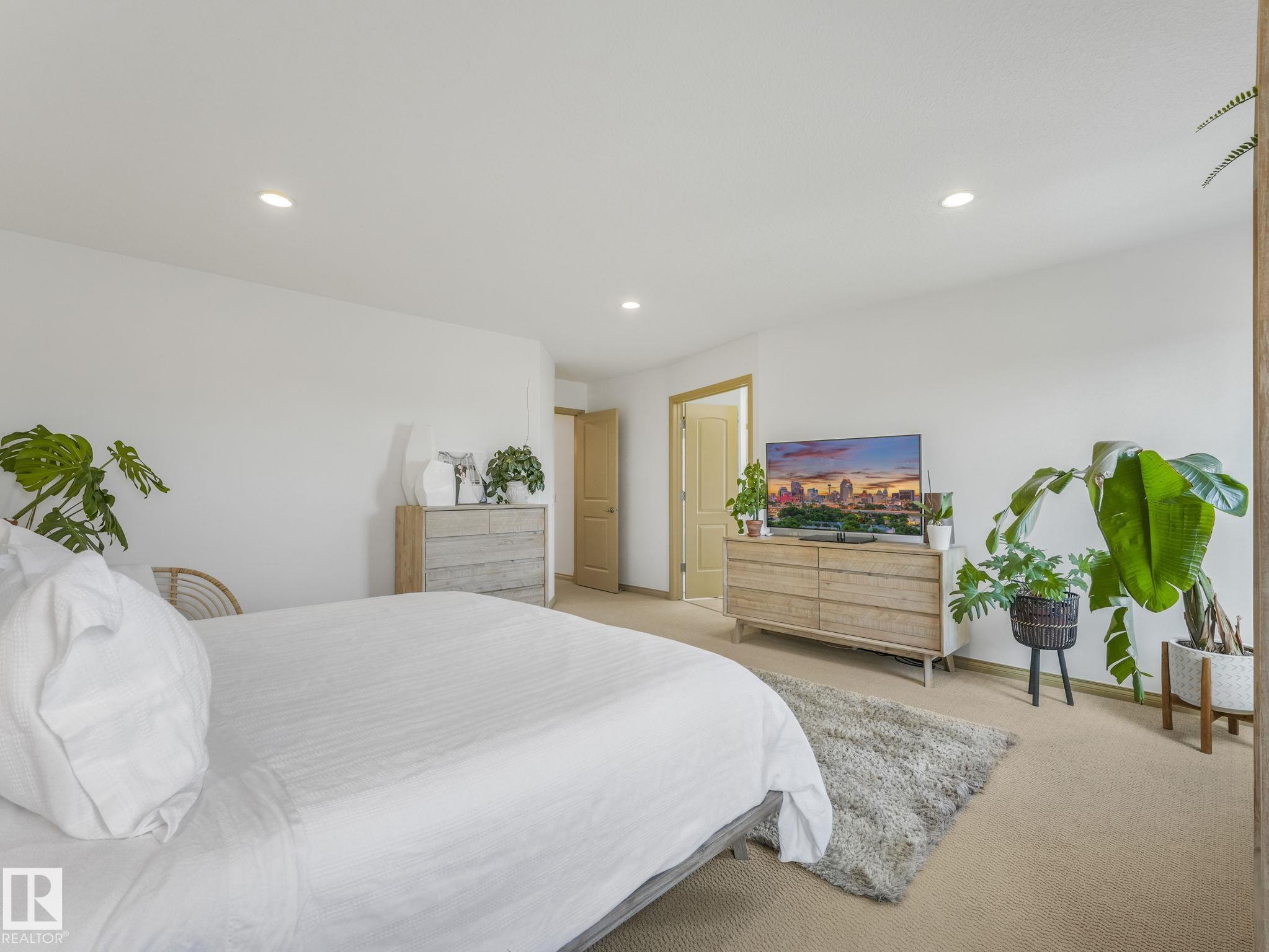 Photo 36 at 8723 207 Street NW, Suder Greens, Edmonton