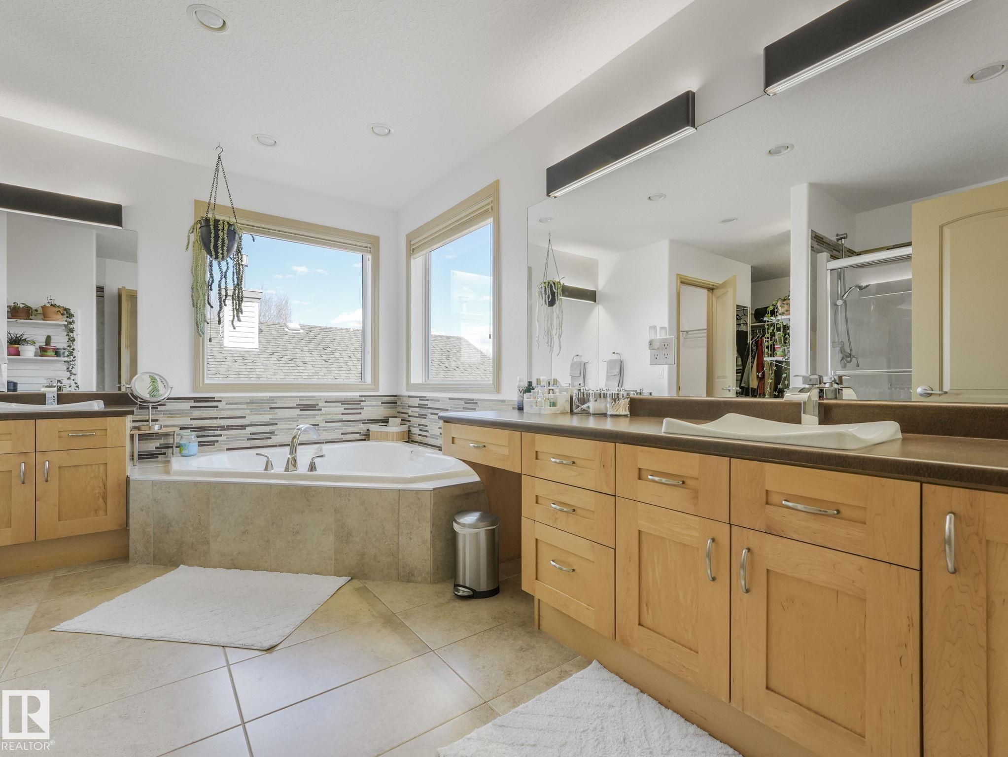 Photo 38 at 8723 207 Street NW, Suder Greens, Edmonton