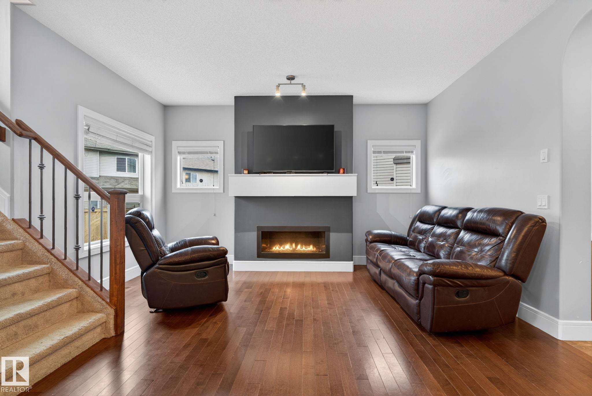 https://zimg.paragon.ice.com/ParagonImages/Property/PM/RAE/225397043/27/0/0/76ea143c0c44b8a9589f7e9b78e48999/1/98e8bcb3b36727c0b285ffb9c4f0a102/225397043-4c7a88db-55e1-4873-9373-e68b02424a27.JPG