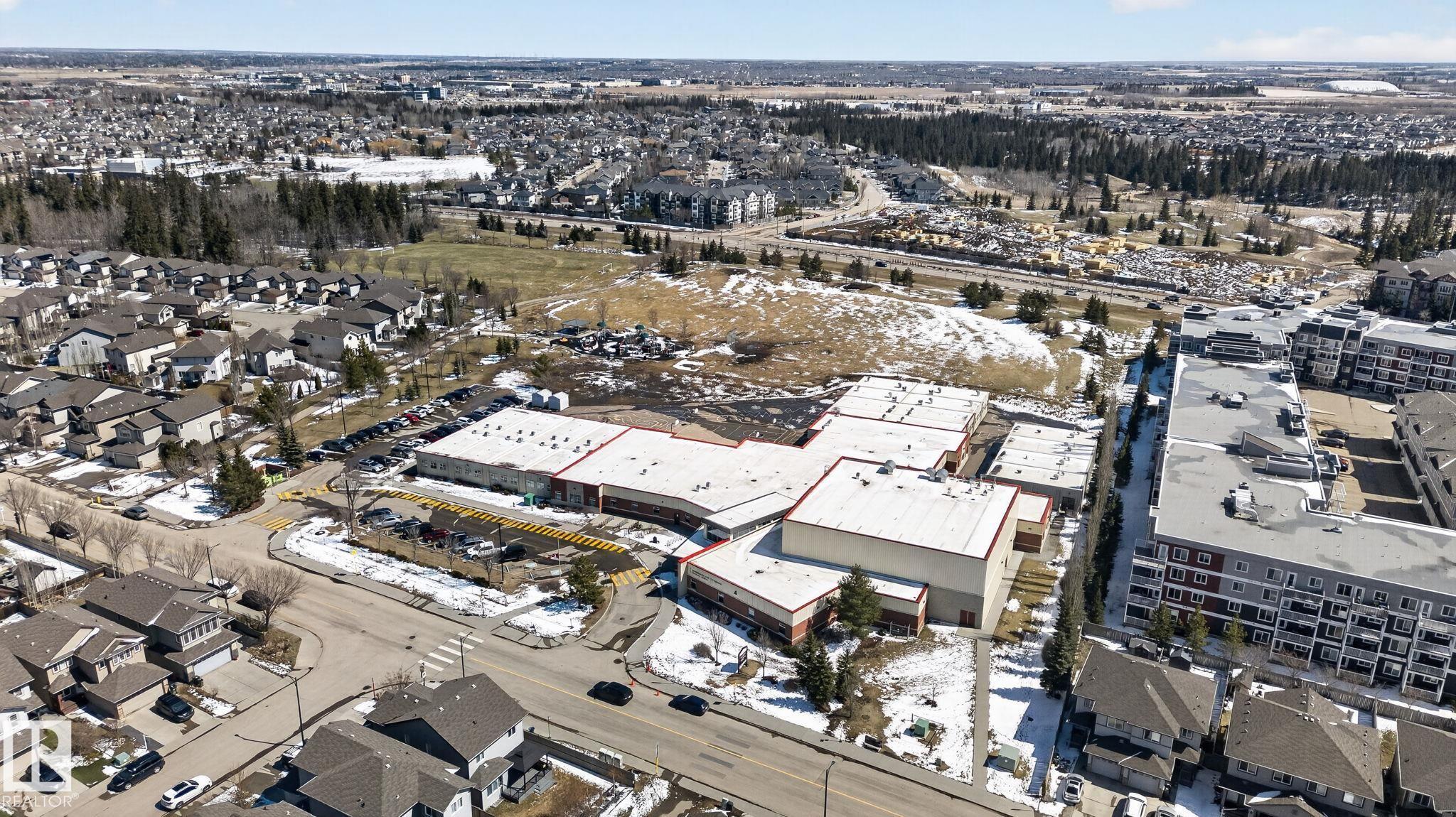 https://zimg.paragon.ice.com/ParagonImages/Property/PM/RAE/225397043/7/0/0/066f877c3589c72489b194c583adba00/1/98e8bcb3b36727c0b285ffb9c4f0a102/225397043-b363c2d0-c565-4659-86f7-18af15e28185.JPG