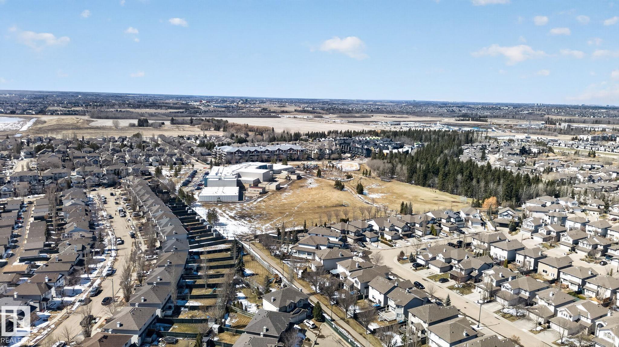 https://zimg.paragon.ice.com/ParagonImages/Property/PM/RAE/225397043/8/0/0/cf17c55d46be714c72e536712d346218/1/98e8bcb3b36727c0b285ffb9c4f0a102/225397043-35425be7-cf56-4633-844d-6f7fd50a87ba.JPG