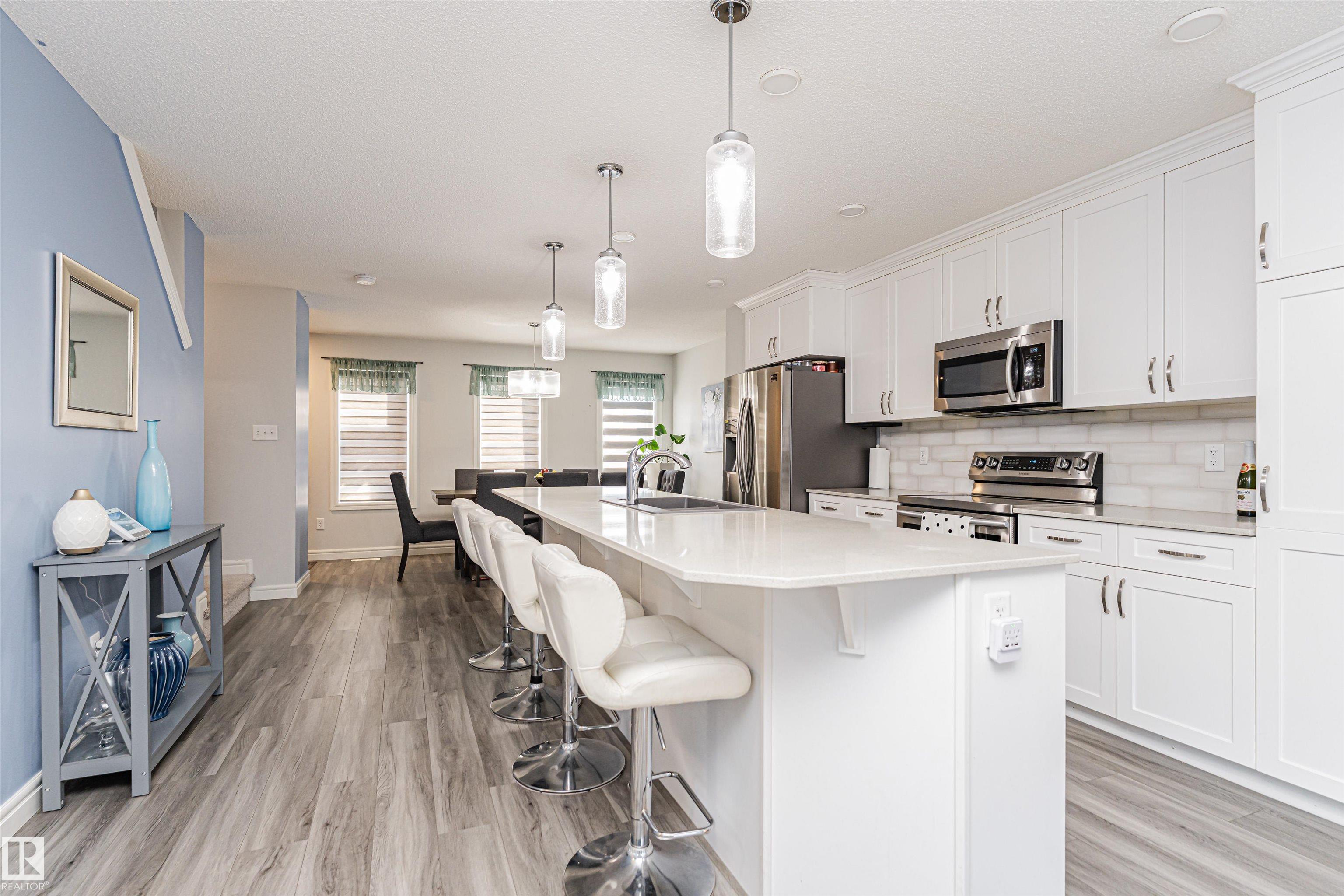 Photo 11 at 2051 Graydon Hill Crescent SW, Graydon Hill, Edmonton