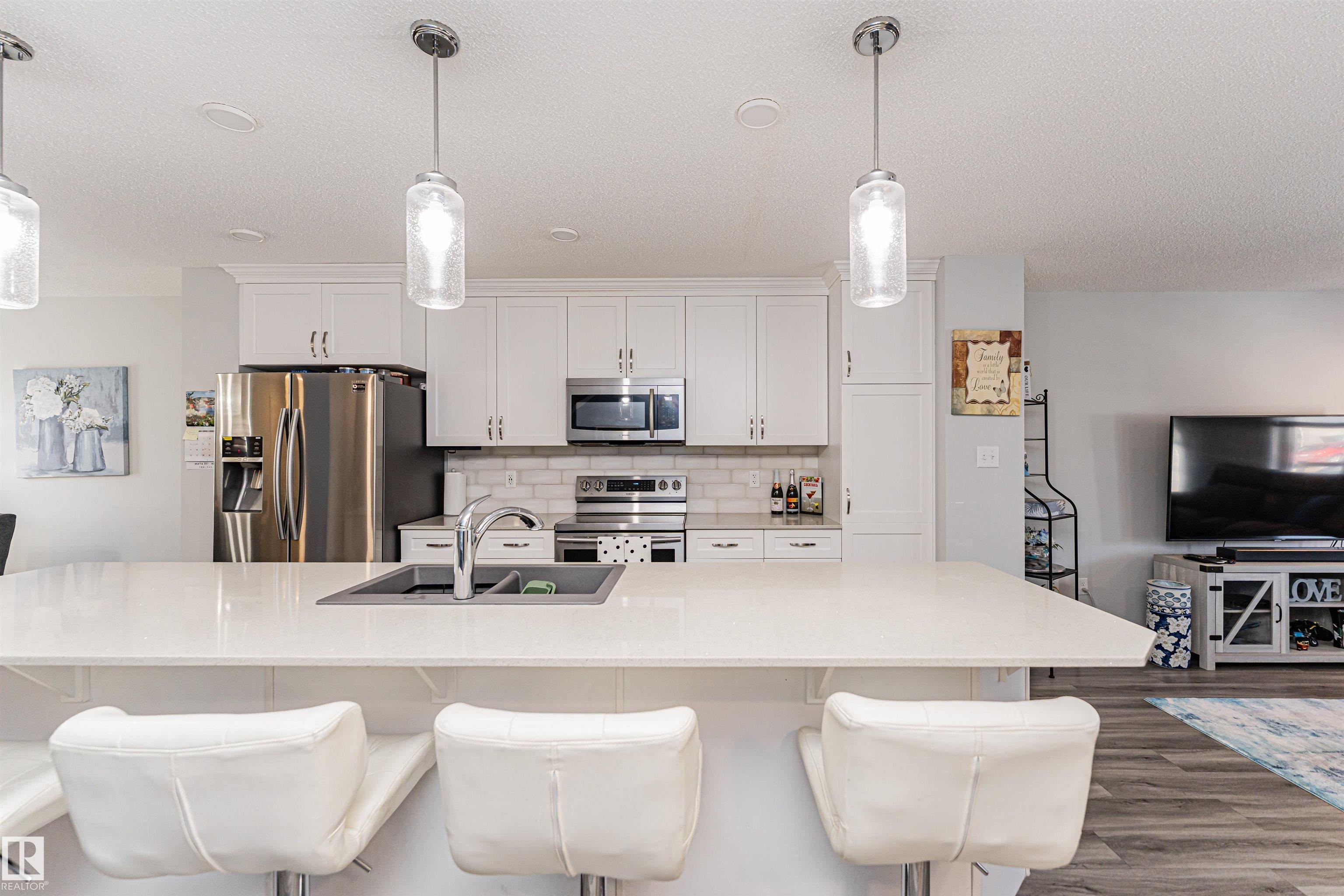 Photo 14 at 2051 Graydon Hill Crescent SW, Graydon Hill, Edmonton