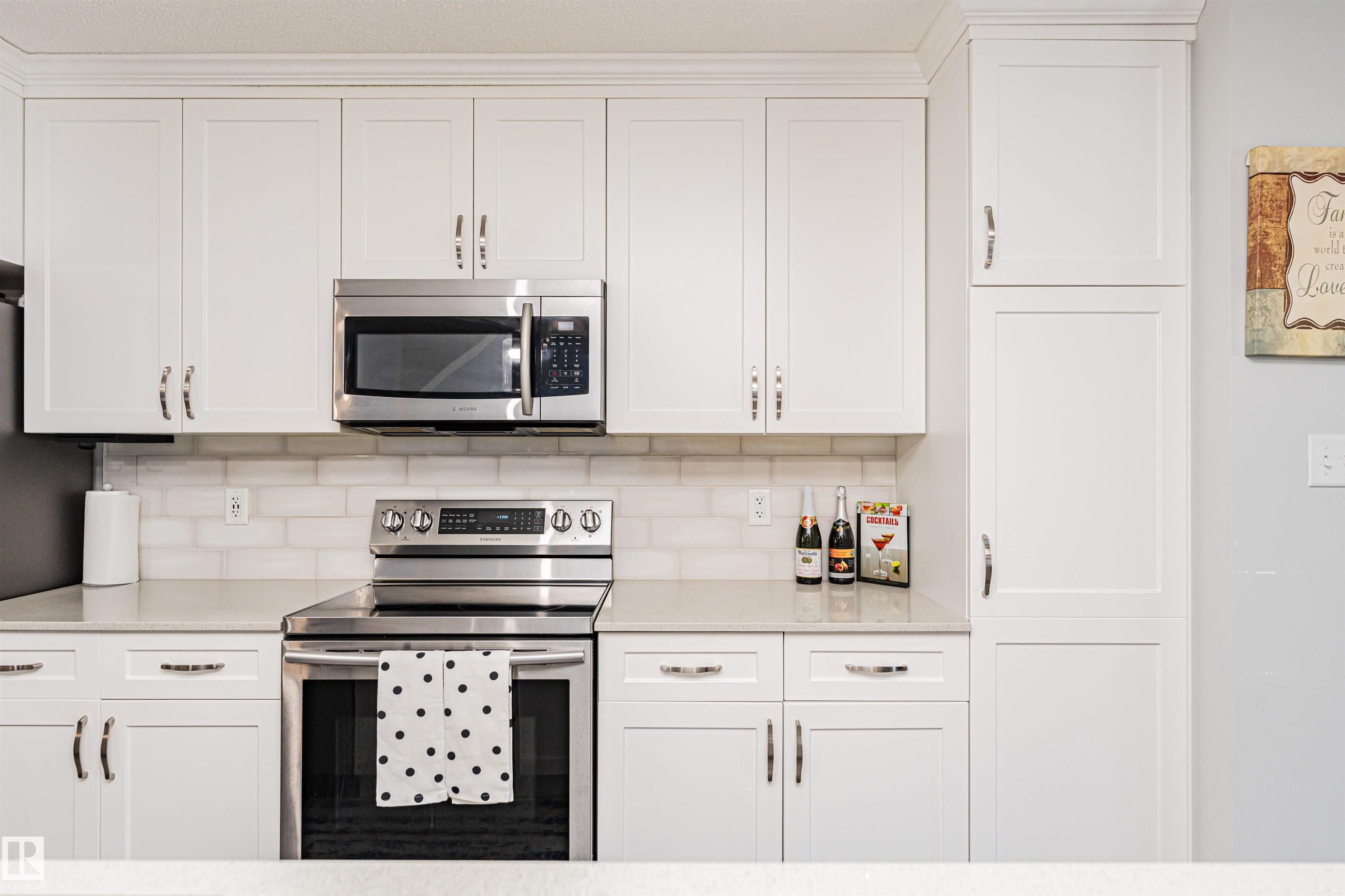 Photo 15 at 2051 Graydon Hill Crescent SW, Graydon Hill, Edmonton