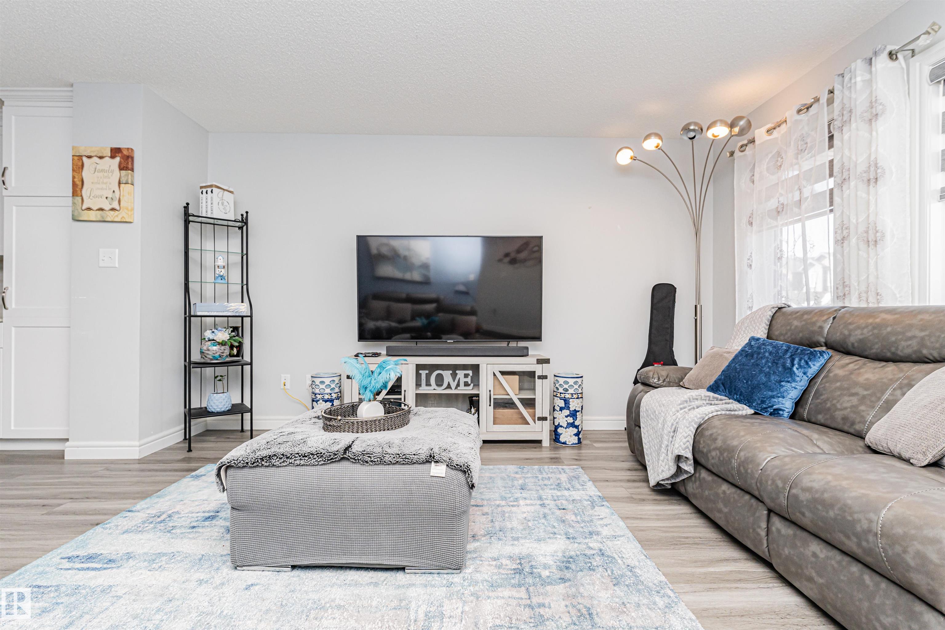 Photo 7 at 2051 Graydon Hill Crescent SW, Graydon Hill, Edmonton