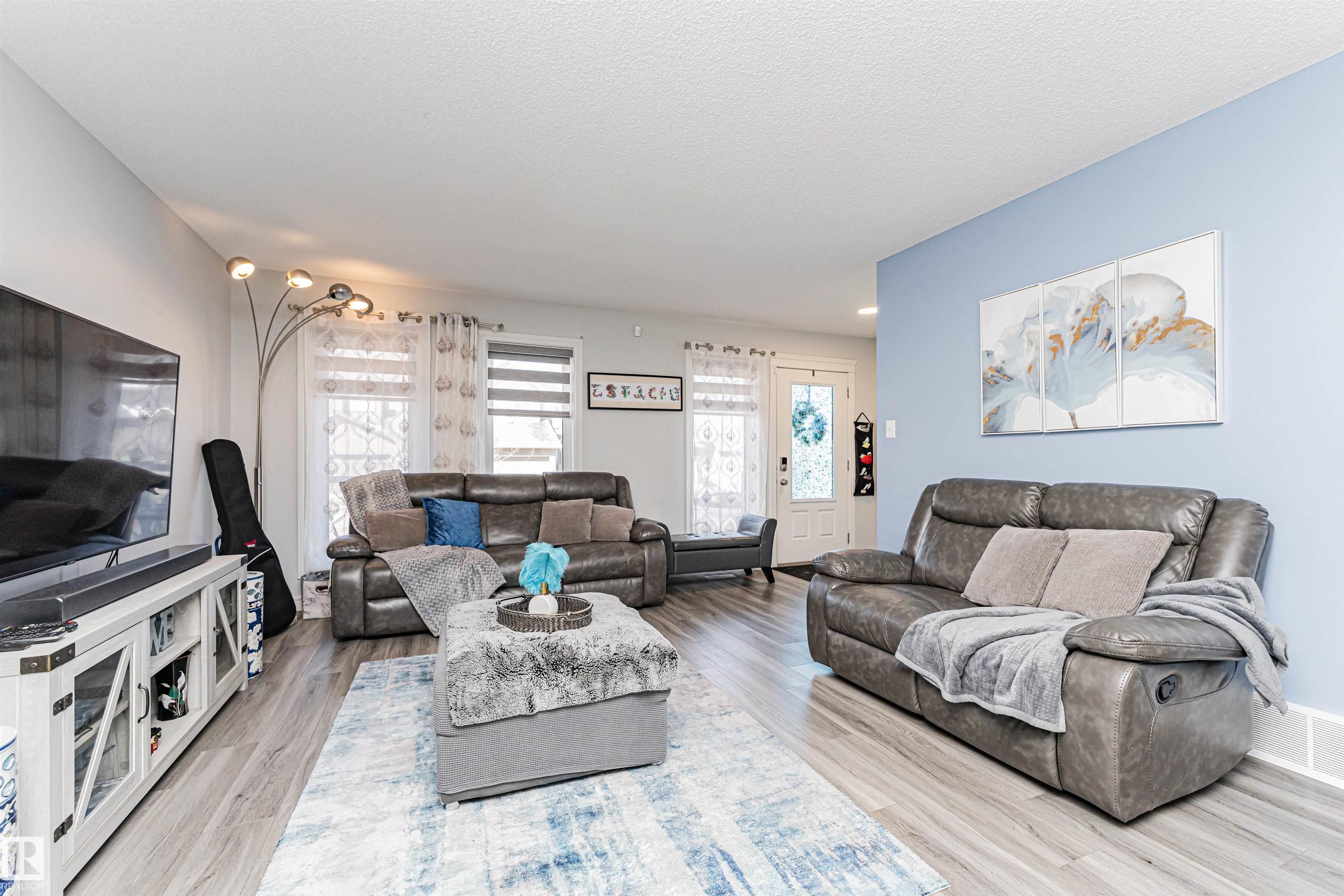 Photo 9 at 2051 Graydon Hill Crescent SW, Graydon Hill, Edmonton