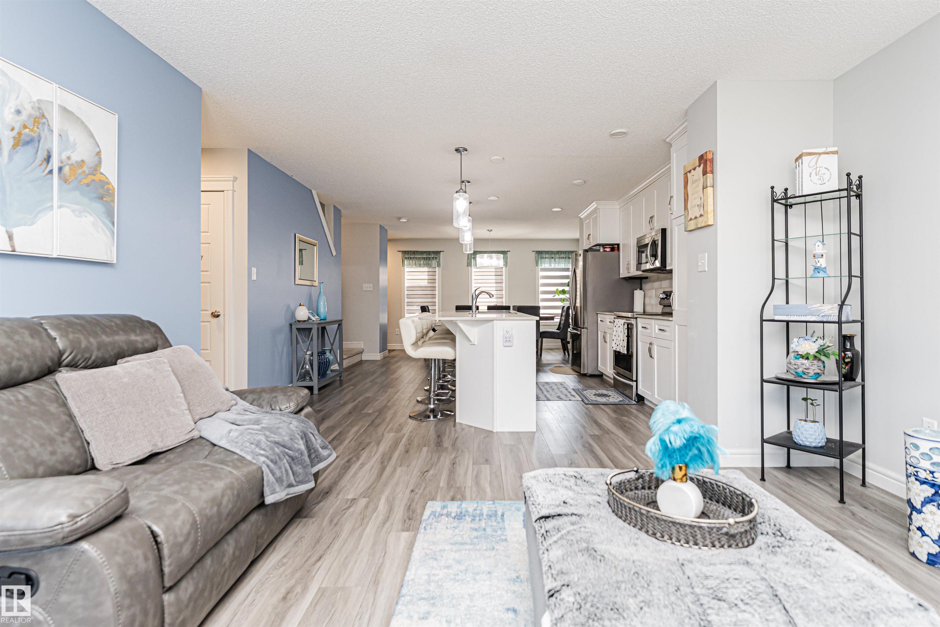 Photo 10 at 2051 Graydon Hill Crescent SW, Graydon Hill, Edmonton