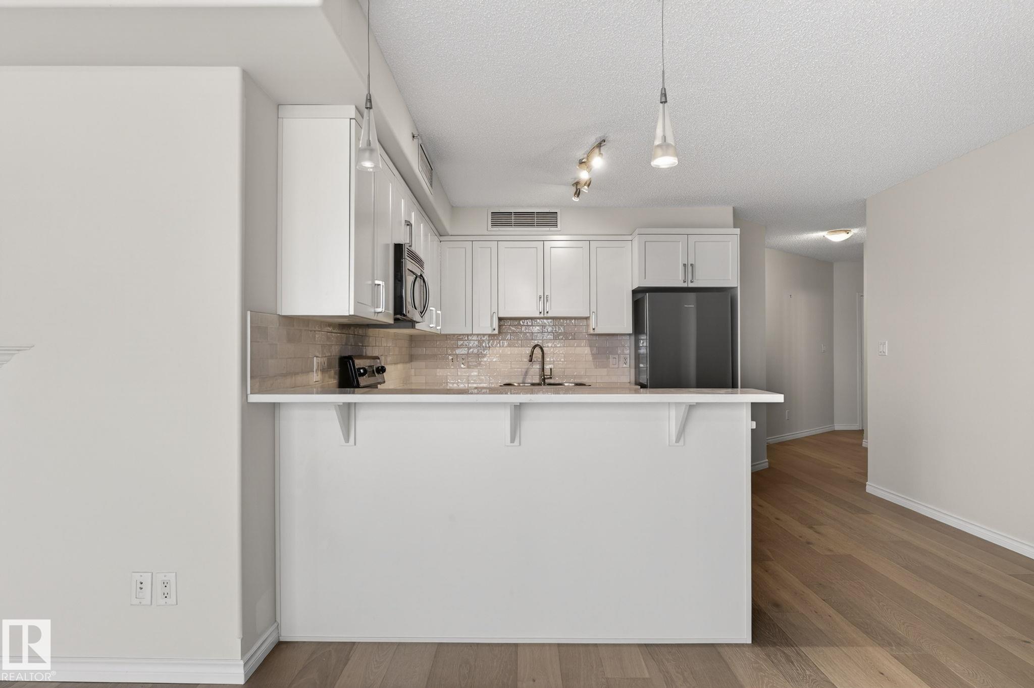 Photo 10 at 702 - 9707 106 Street NW, Downtown, Edmonton