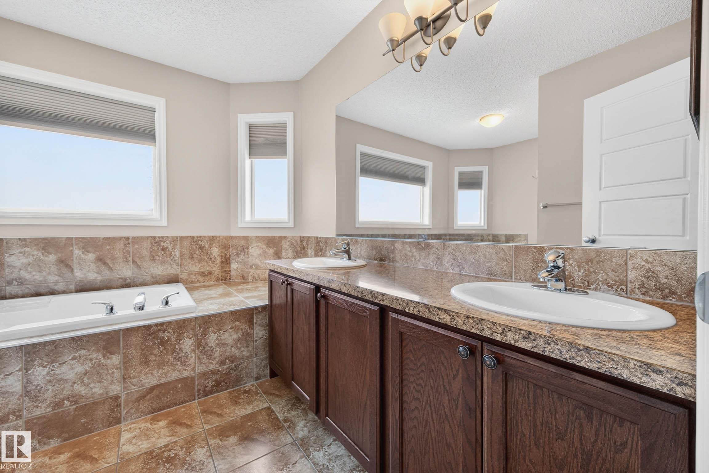 https://zimg.paragon.ice.com/ParagonImages/Property/PM/RAE/225397052/25/0/0/6f577622ce72087069852006e21c71ab/1/f851e35fac5cfadc5961fa5d27b07c9f/225397052-3a357dd1-9302-4cb2-84e2-8f144a8f716e.JPG