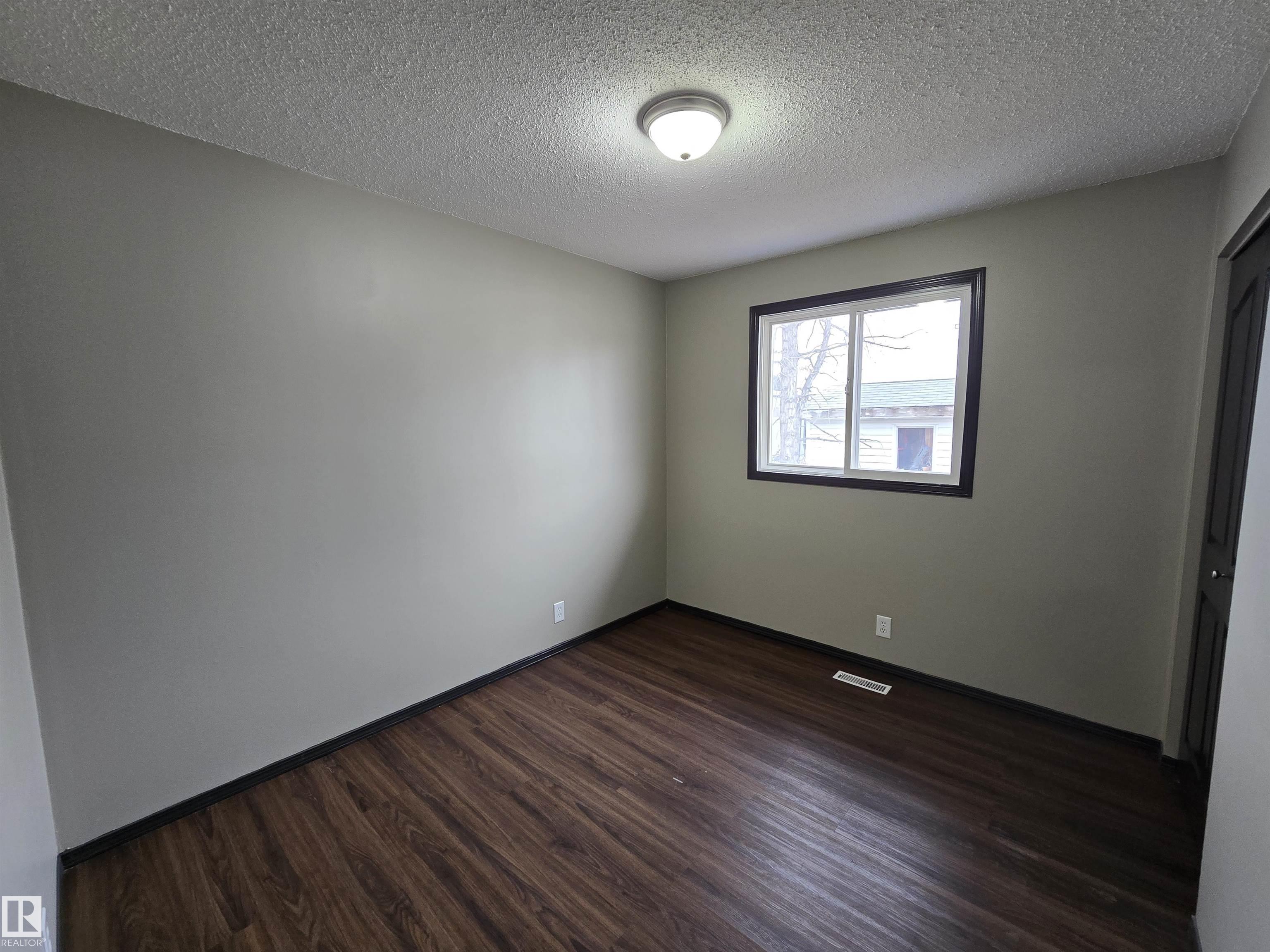 Photo 11 at 4101 South Park Drive, South Park, Leduc