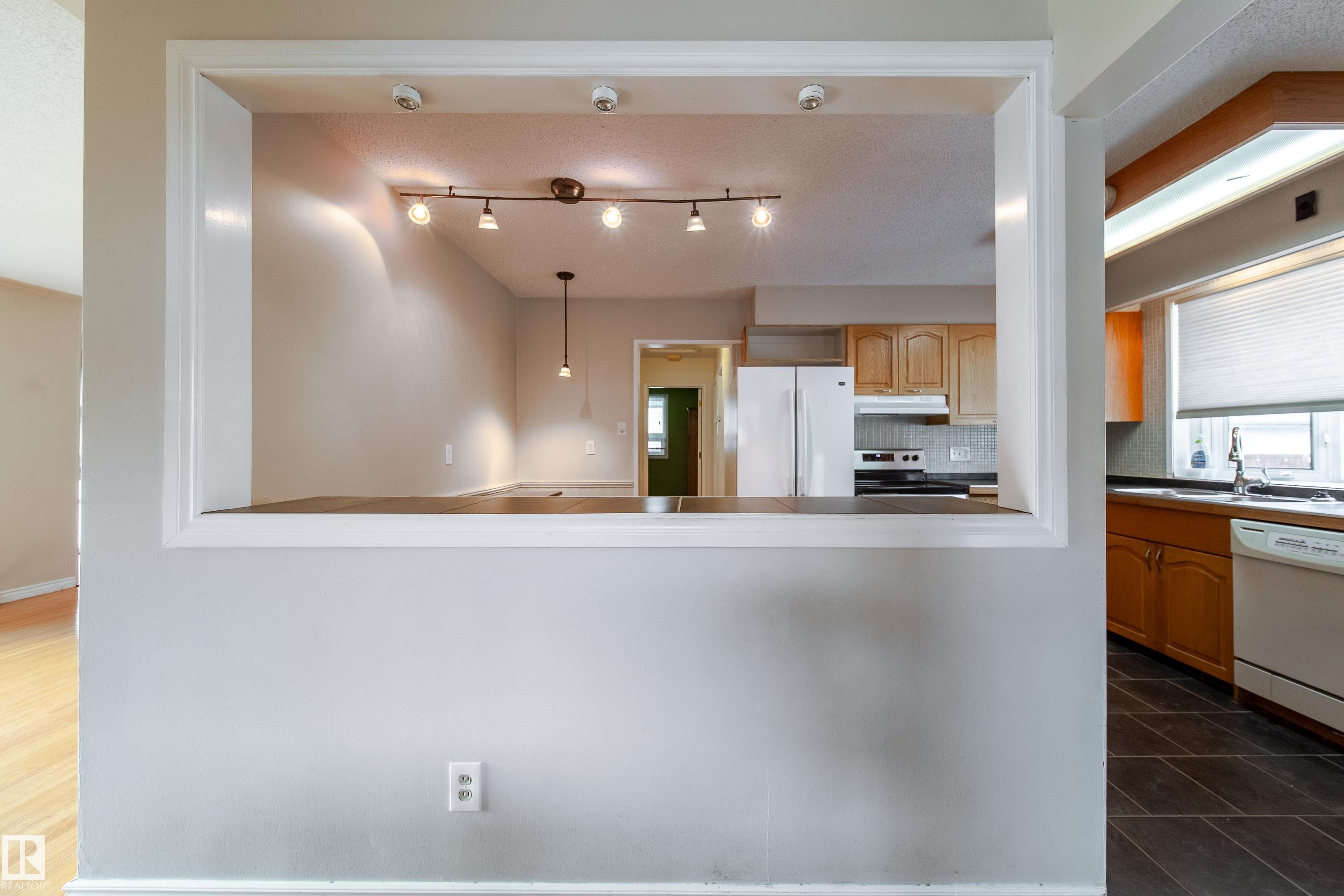 Photo 15 at 7135 87 Street NW, Avonmore, Edmonton