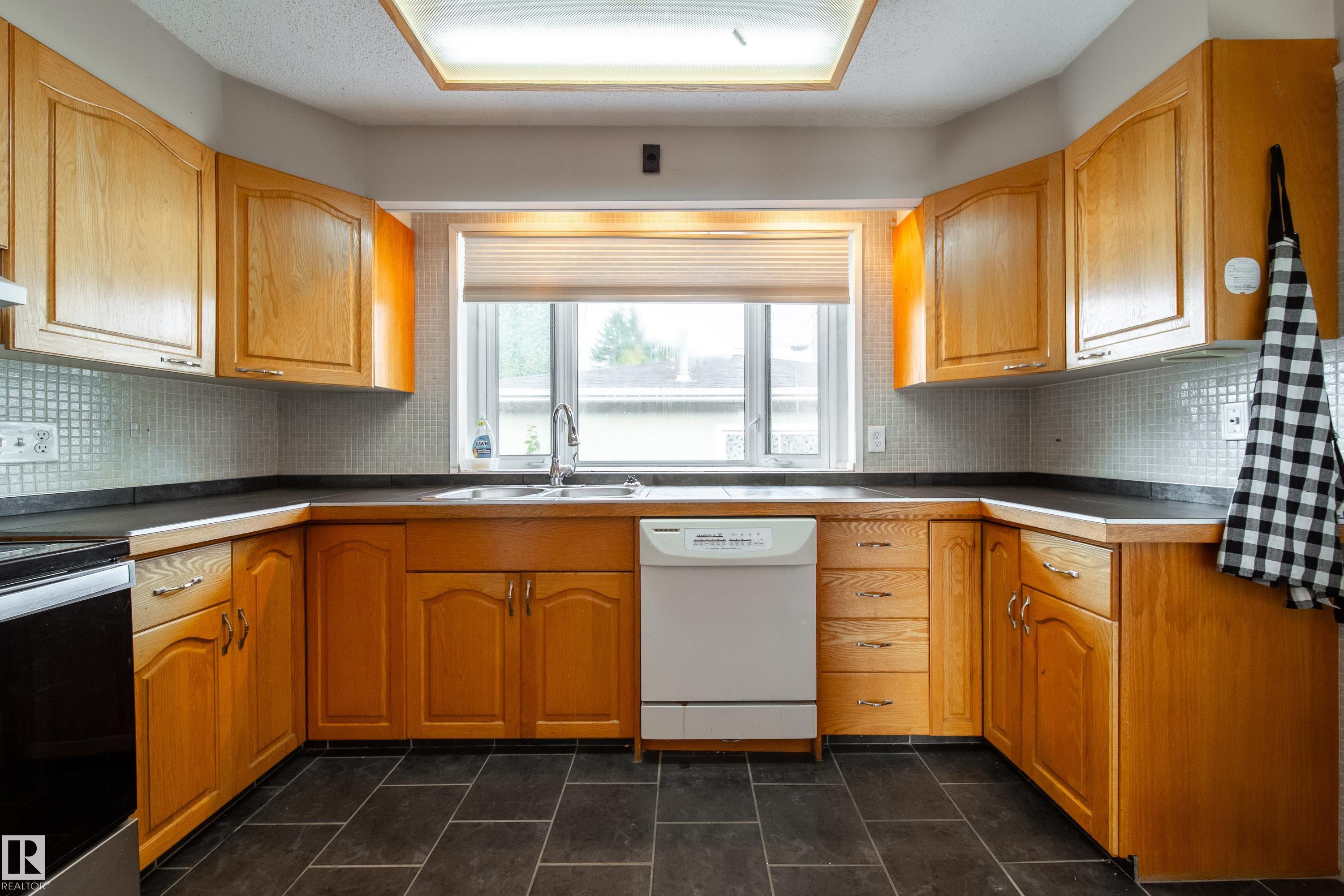 Photo 18 at 7135 87 Street NW, Avonmore, Edmonton