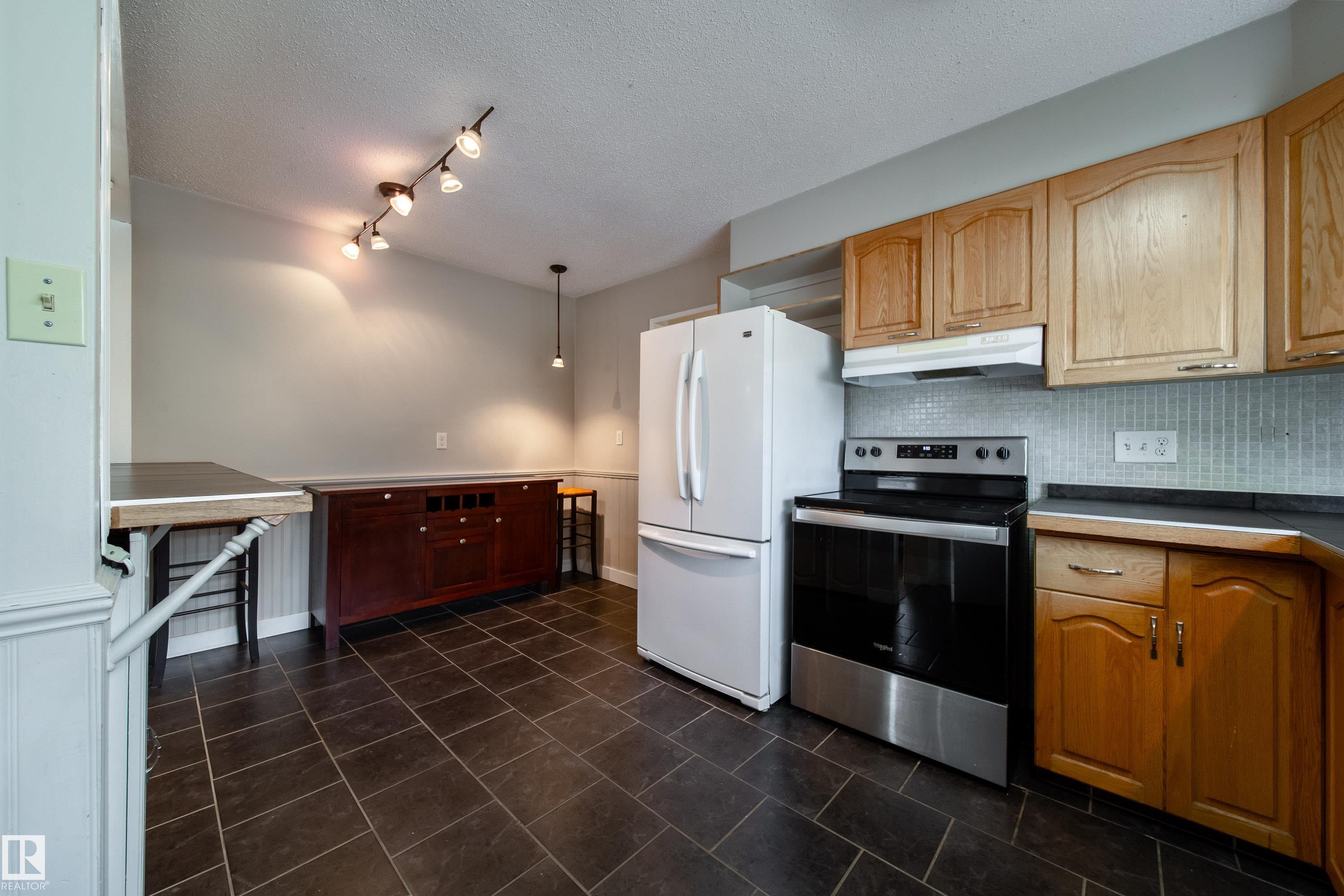 Photo 20 at 7135 87 Street NW, Avonmore, Edmonton