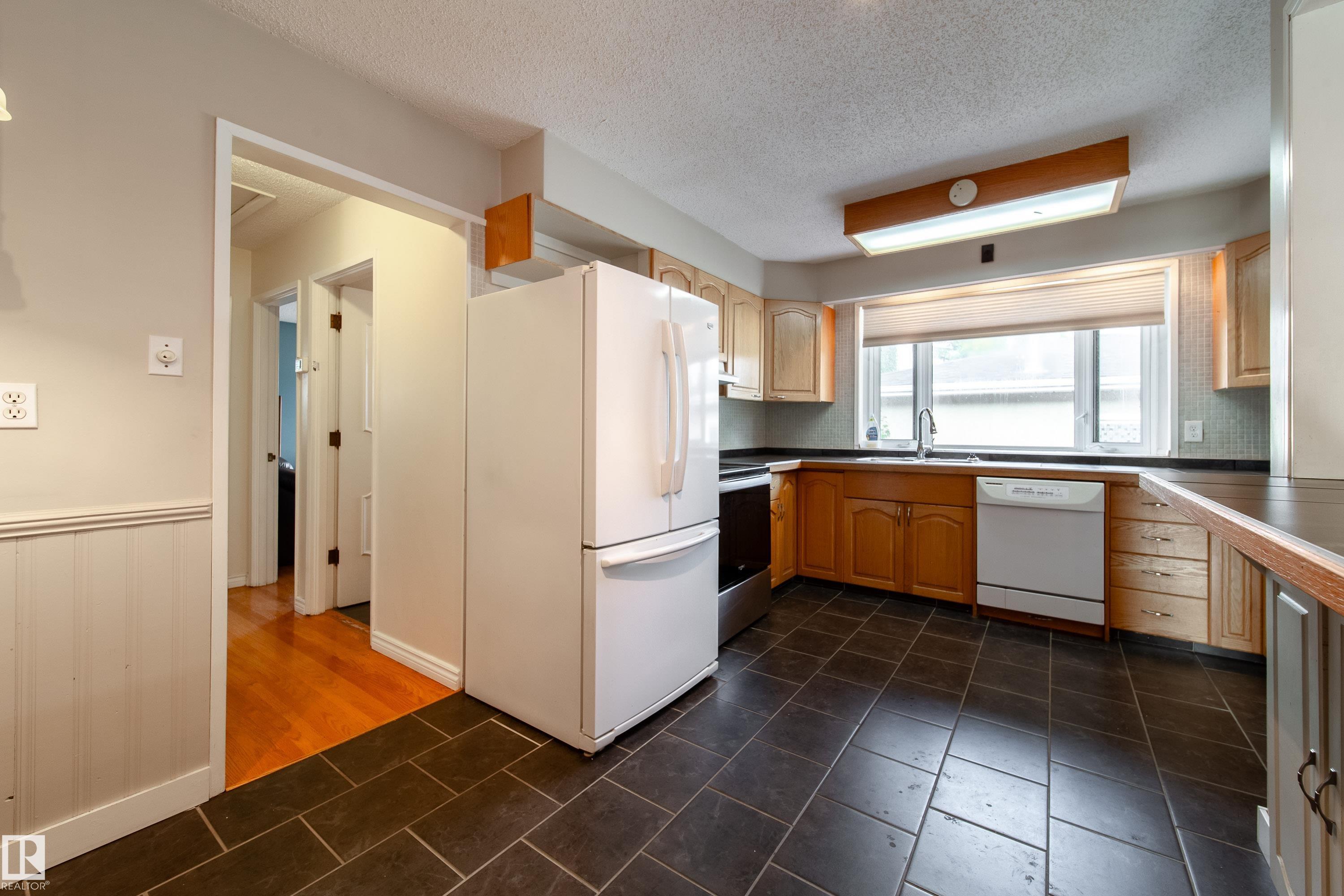 Photo 21 at 7135 87 Street NW, Avonmore, Edmonton