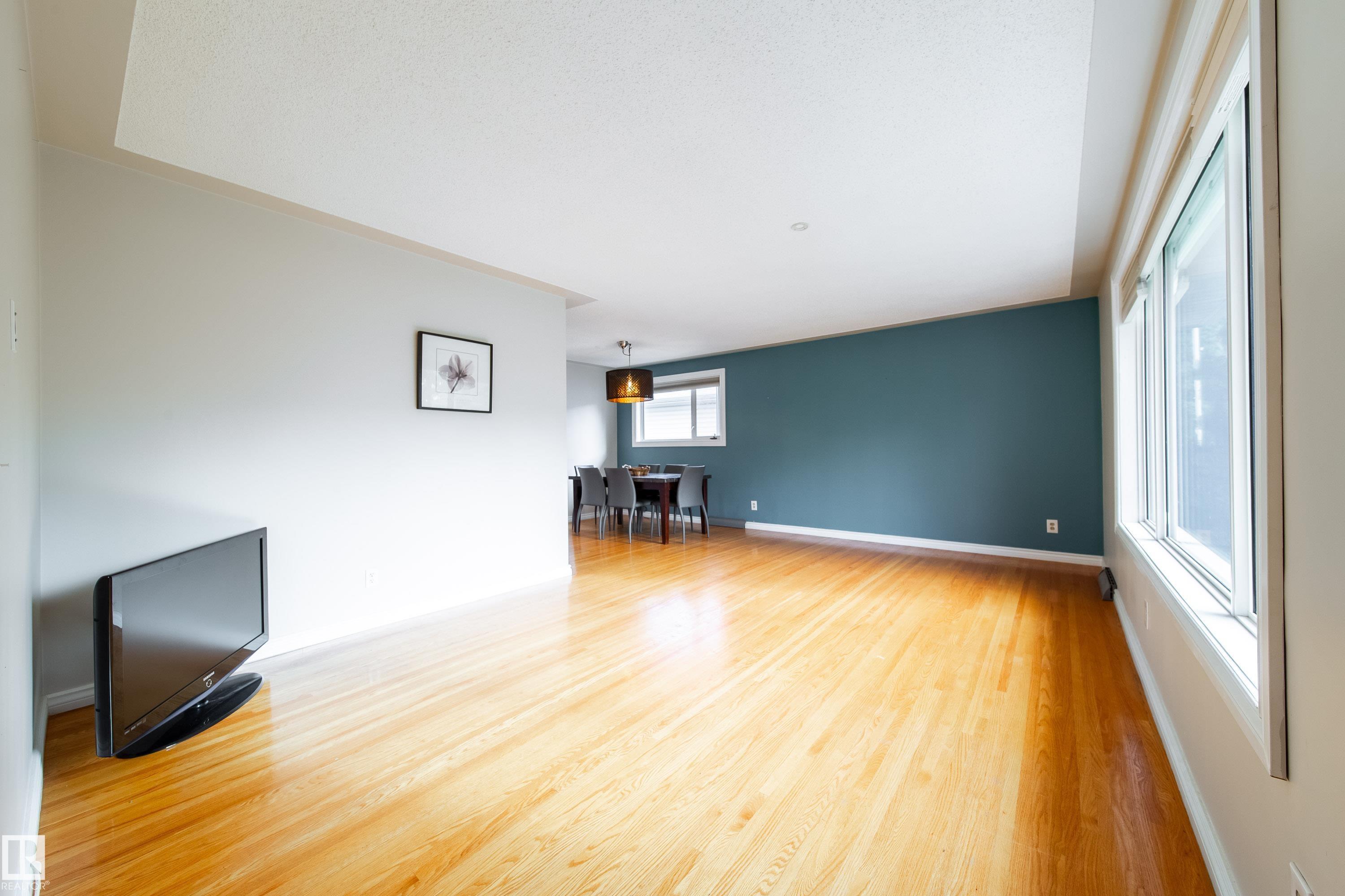 Photo 7 at 7135 87 Street NW, Avonmore, Edmonton