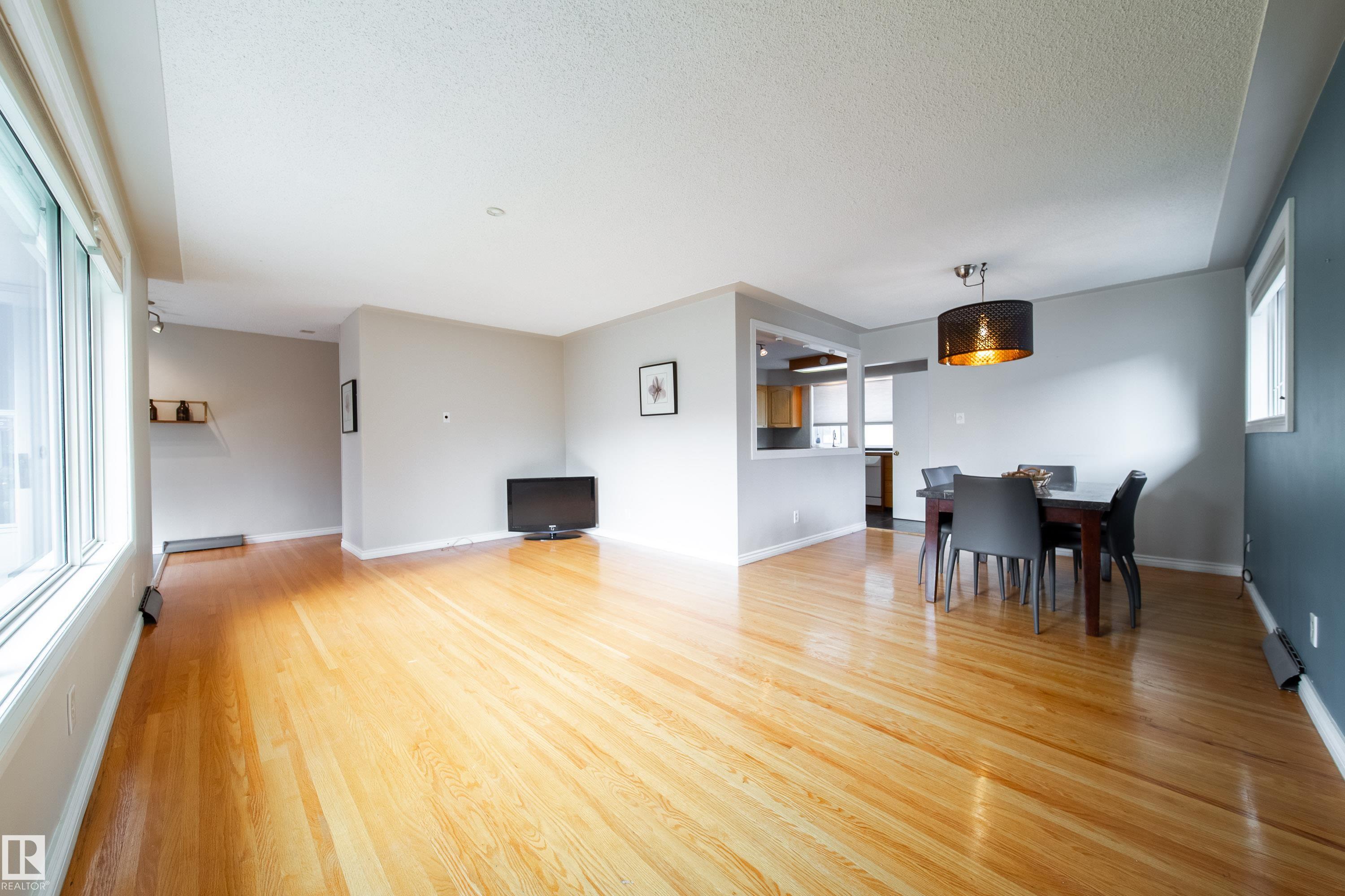 Photo 8 at 7135 87 Street NW, Avonmore, Edmonton