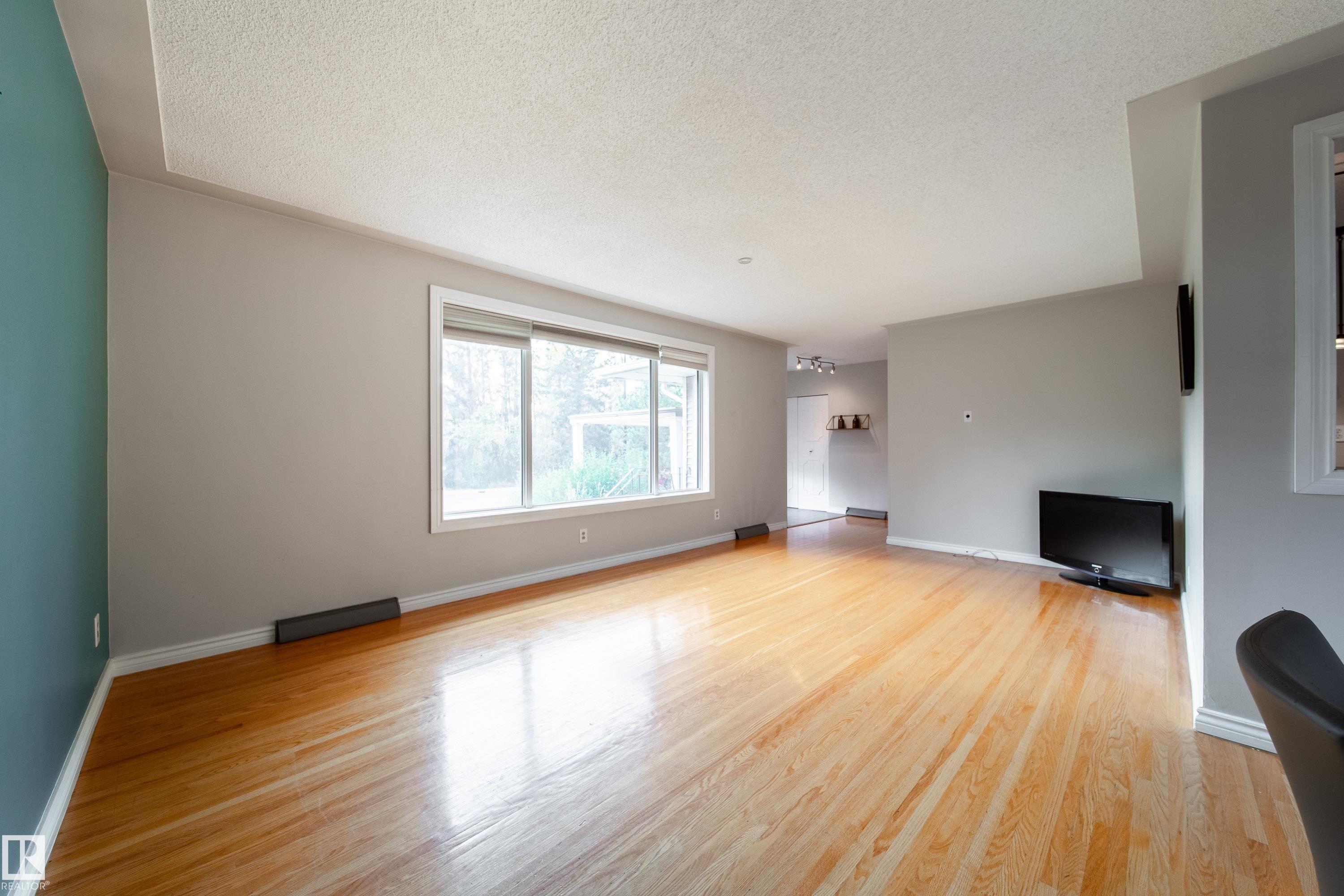 Photo 9 at 7135 87 Street NW, Avonmore, Edmonton