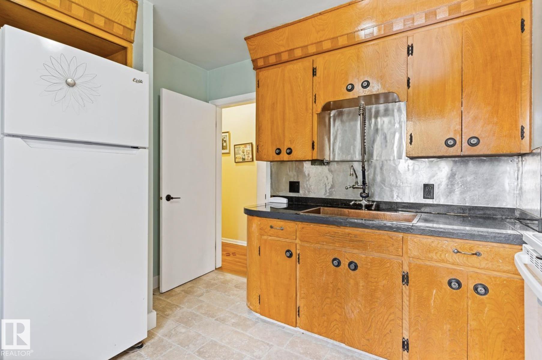 Photo 11 at 7703 77 Avenue NW, King Edward Park, Edmonton