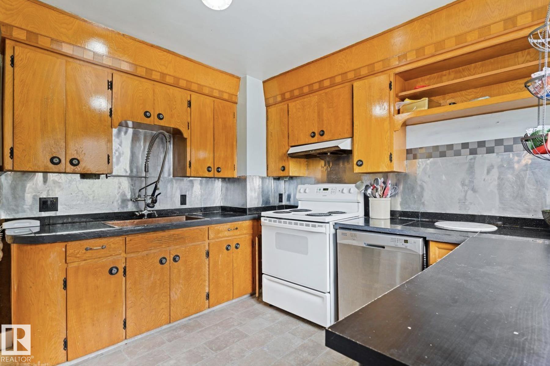 Photo 12 at 7703 77 Avenue NW, King Edward Park, Edmonton