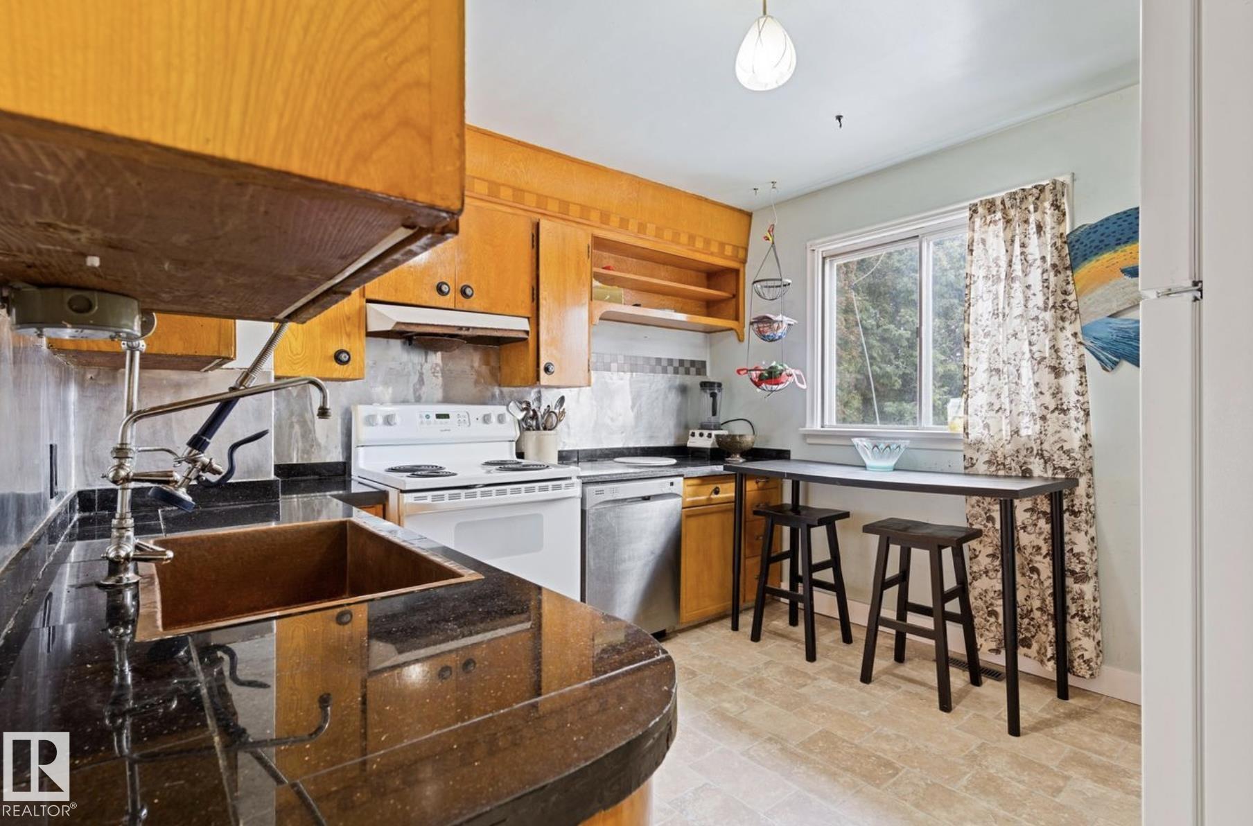 Photo 10 at 7703 77 Avenue NW, King Edward Park, Edmonton