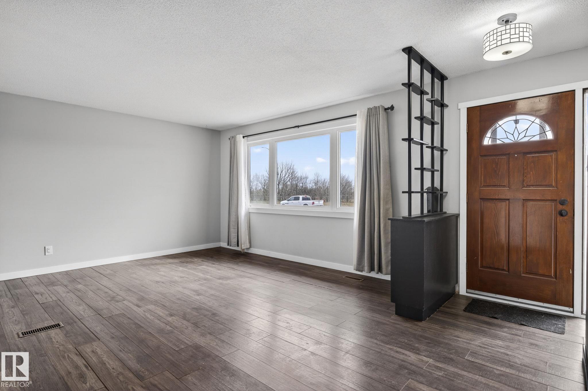 12404 50 Street NW, Newton, Edmonton