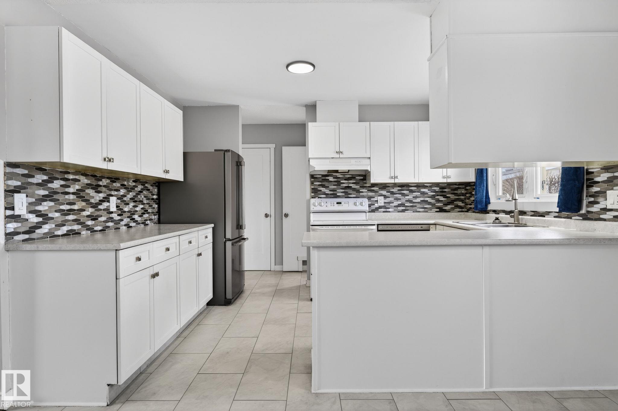 Photo 17 at 12404 50 Street NW, Newton, Edmonton