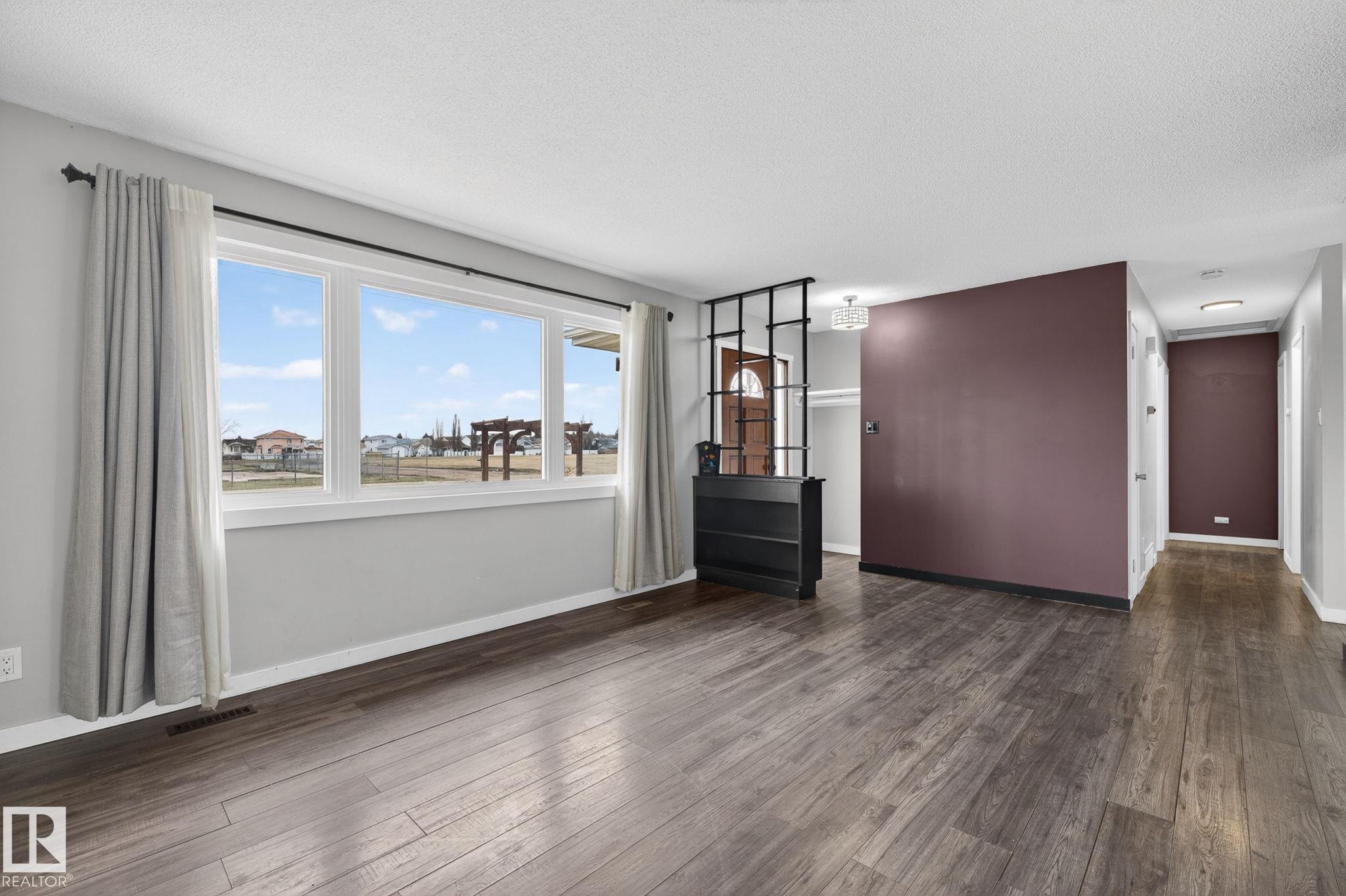 12404 50 Street NW, Newton, Edmonton