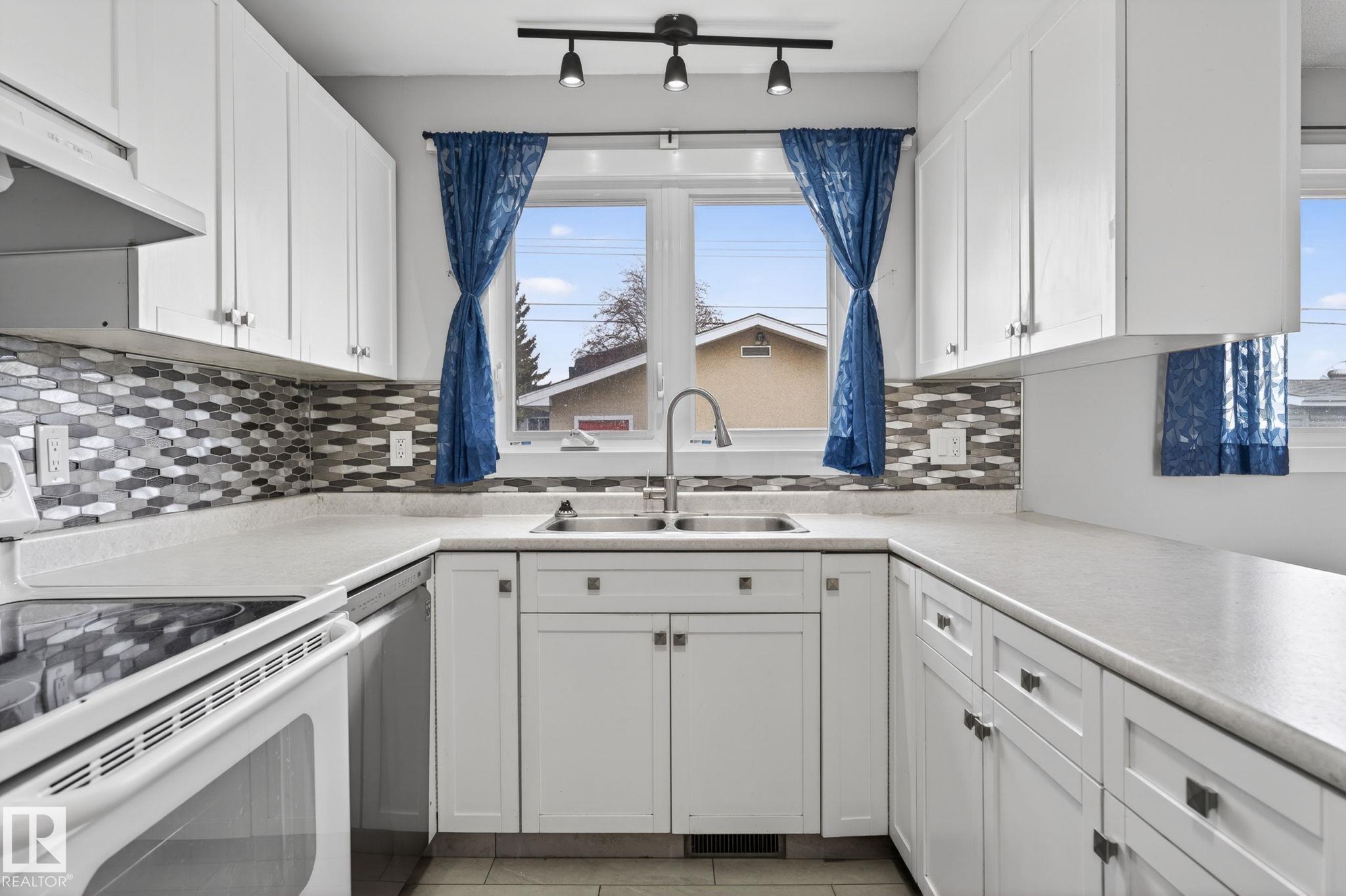 Photo 10 at 12404 50 Street NW, Newton, Edmonton