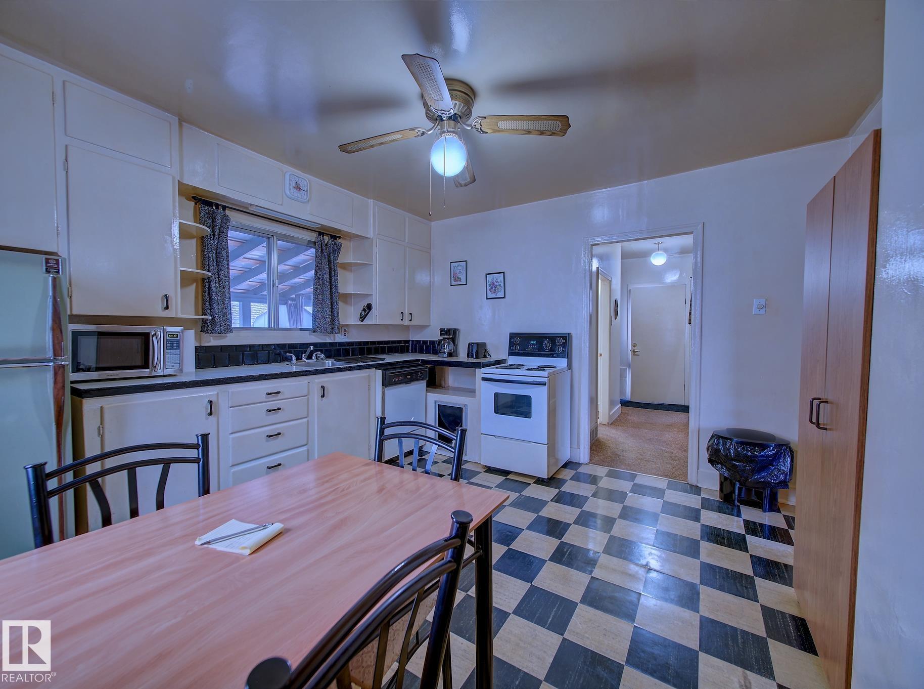 Photo 11 at 9533 77 Avenue NW, Ritchie, Edmonton