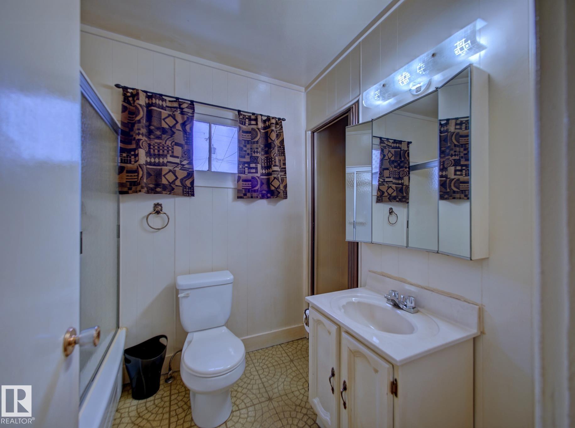 Photo 12 at 9533 77 Avenue NW, Ritchie, Edmonton