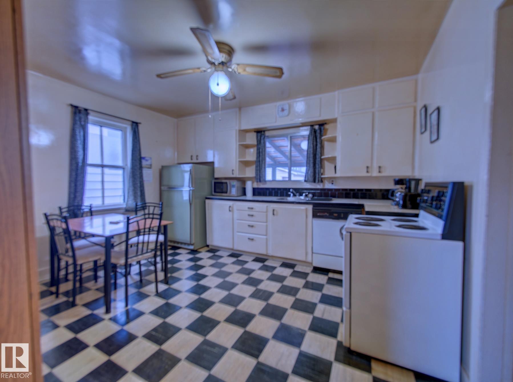 Photo 8 at 9533 77 Avenue NW, Ritchie, Edmonton