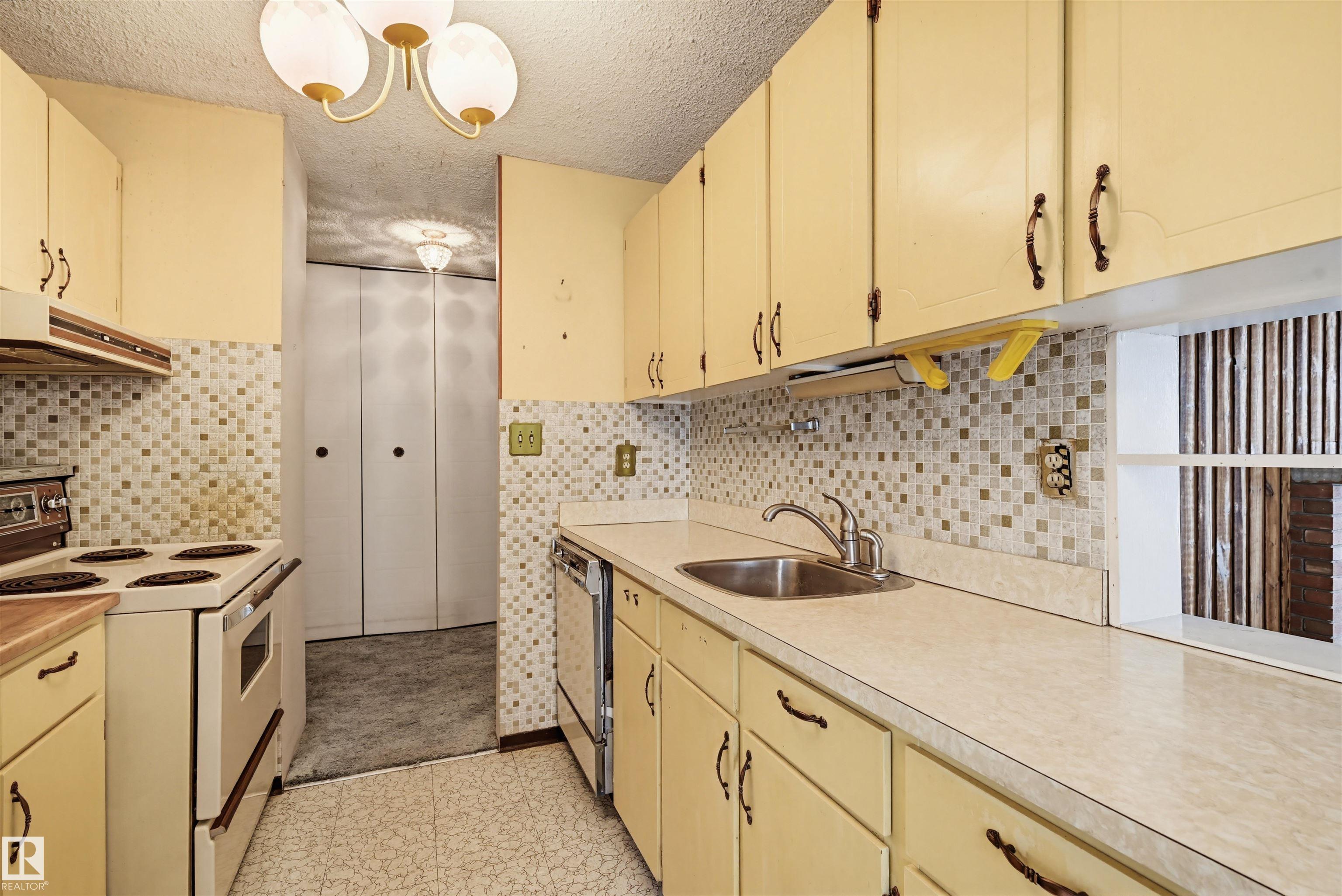 Photo 14 at 701 - 10135 116 Street NW, Wîhkwêntôwin, Edmonton