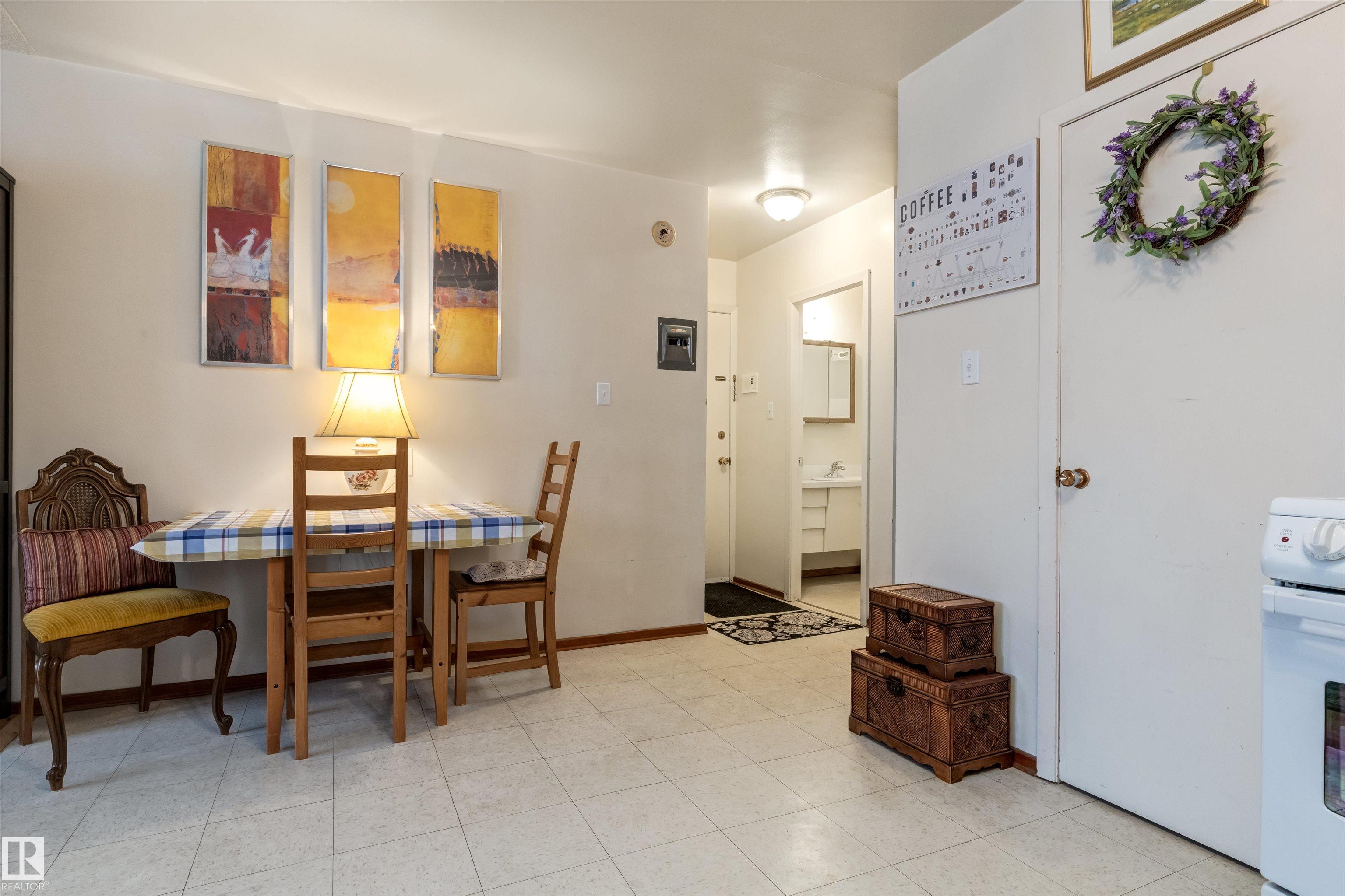 Photo 12 at 33 - 10230 122 Street NW, Wîhkwêntôwin, Edmonton