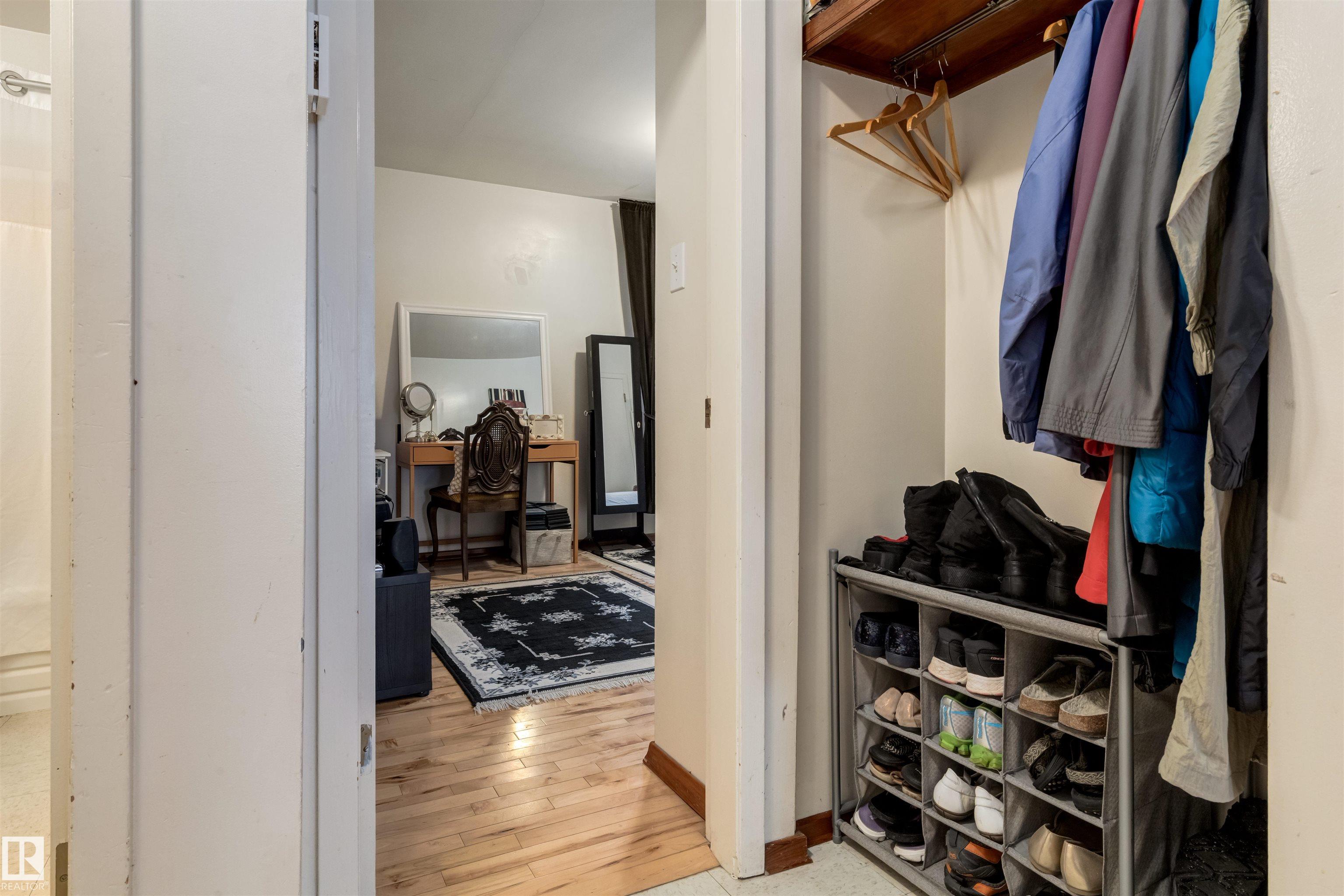 Photo 13 at 33 - 10230 122 Street NW, Wîhkwêntôwin, Edmonton