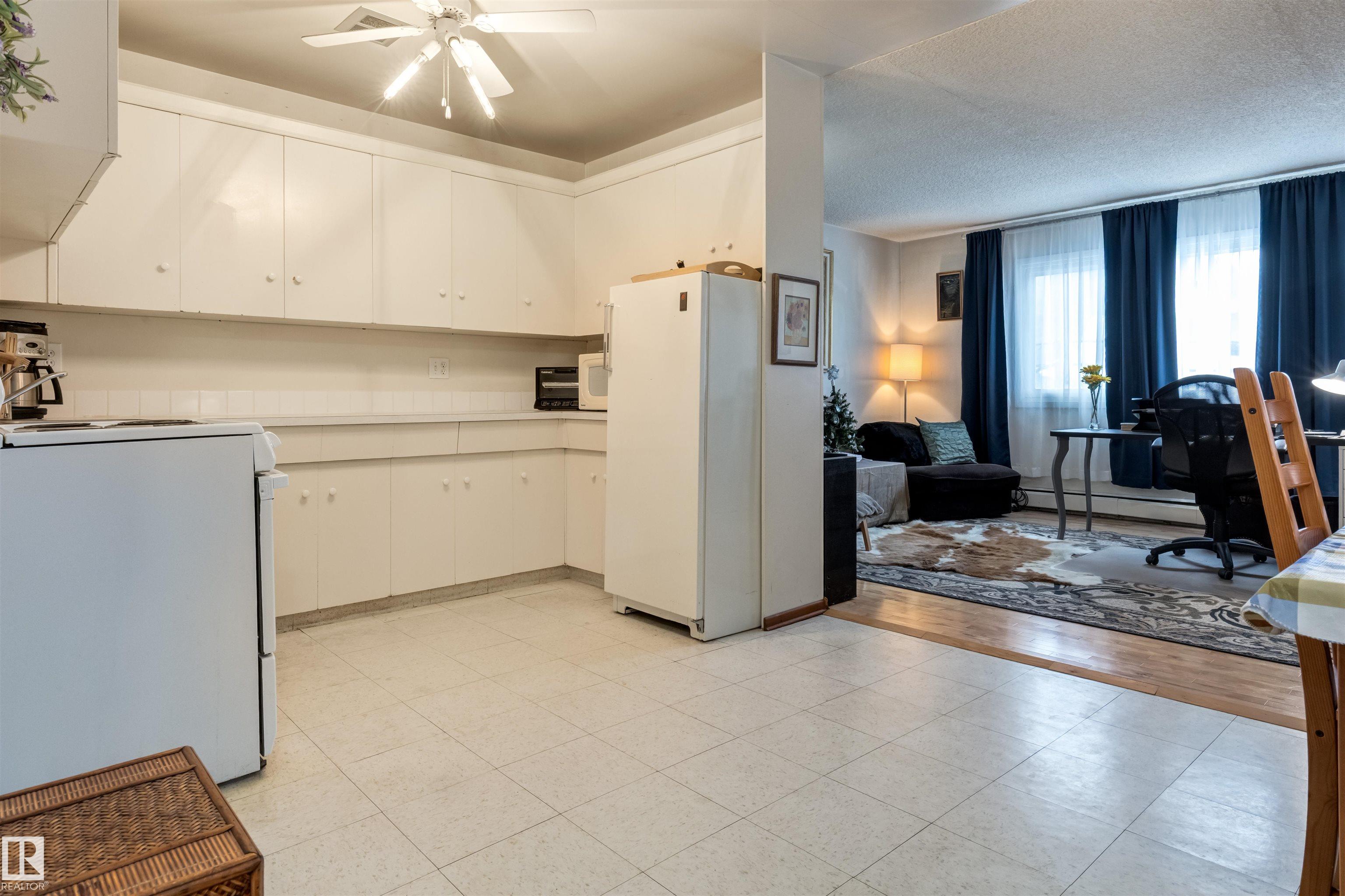 33 - 10230 122 Street NW, Wîhkwêntôwin, Edmonton