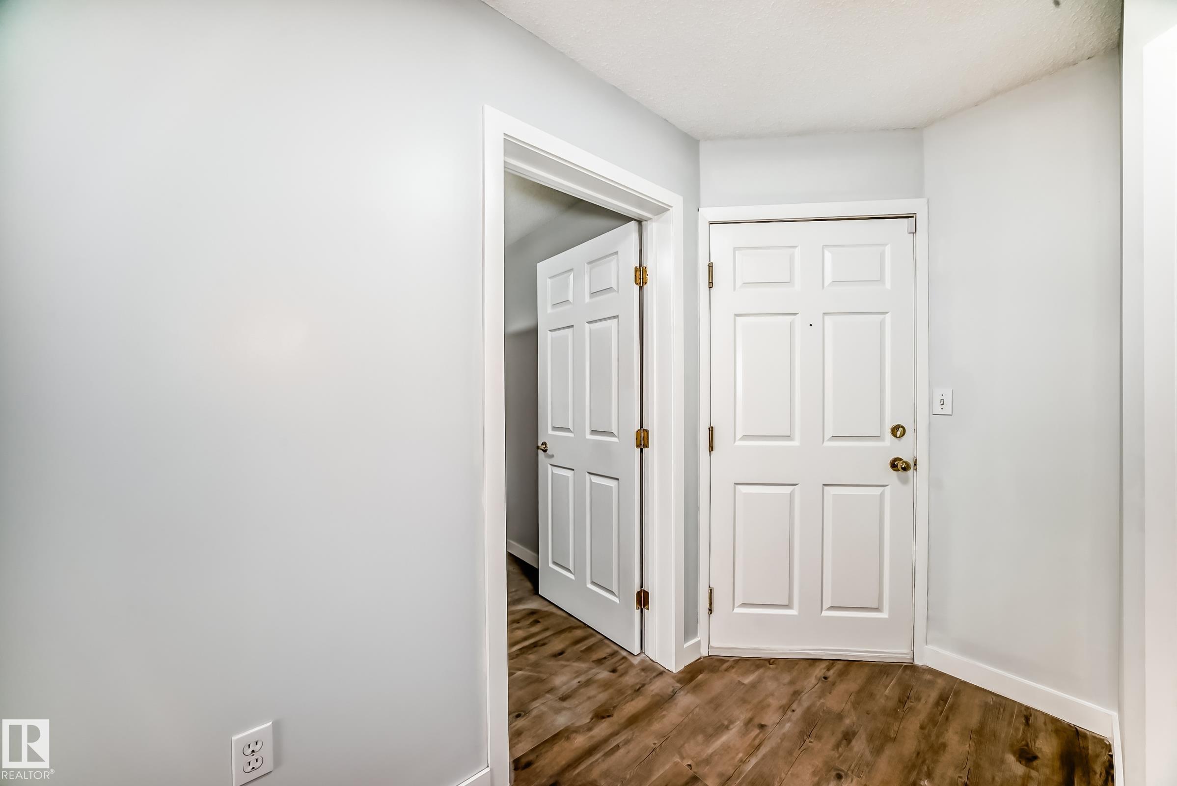 Photo 14 at 112 - 11716 100 Avenue NW, Wîhkwêntôwin, Edmonton