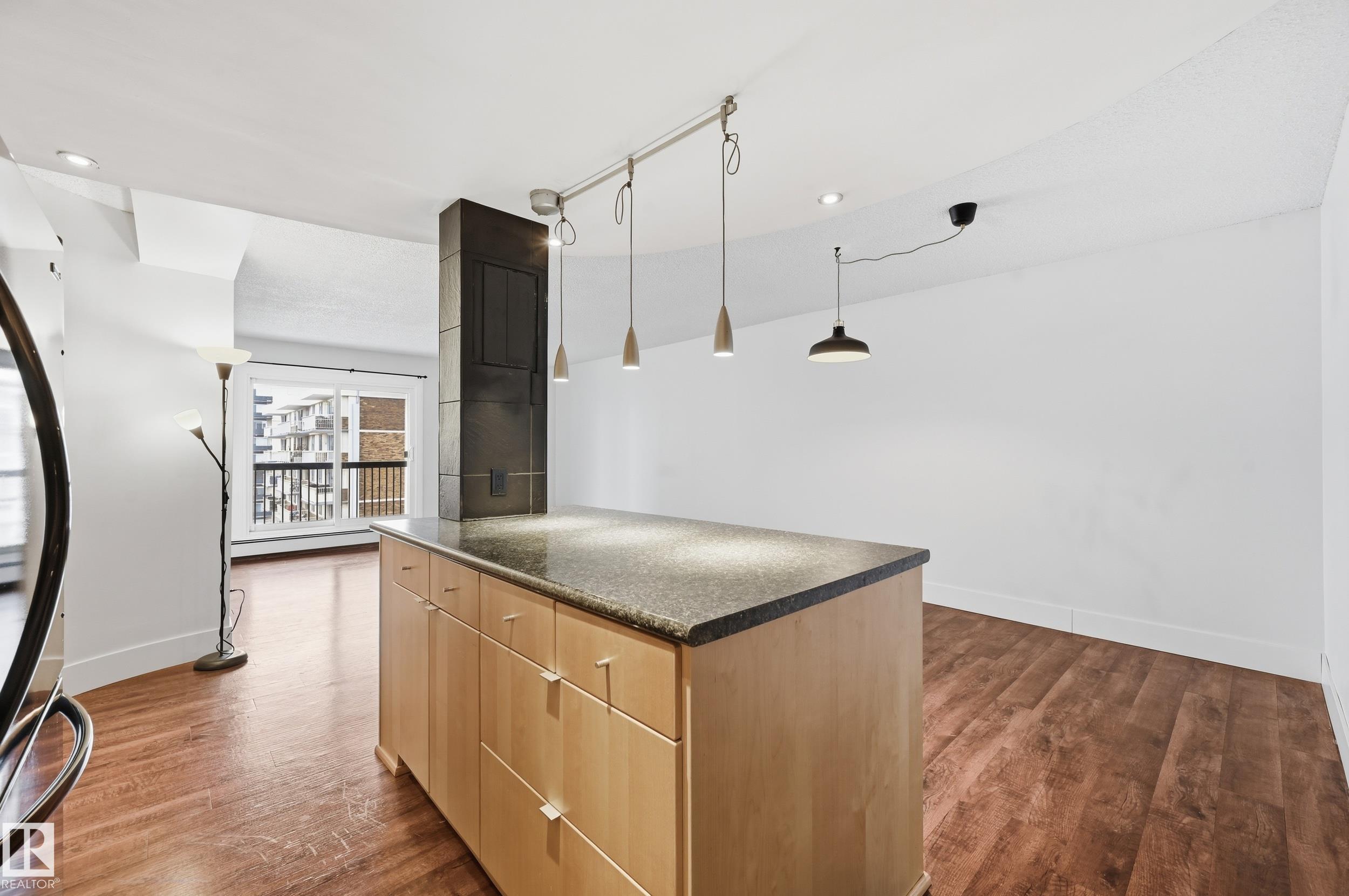 Photo 12 at 1003 - 9929 113 Street NW, Wîhkwêntôwin, Edmonton