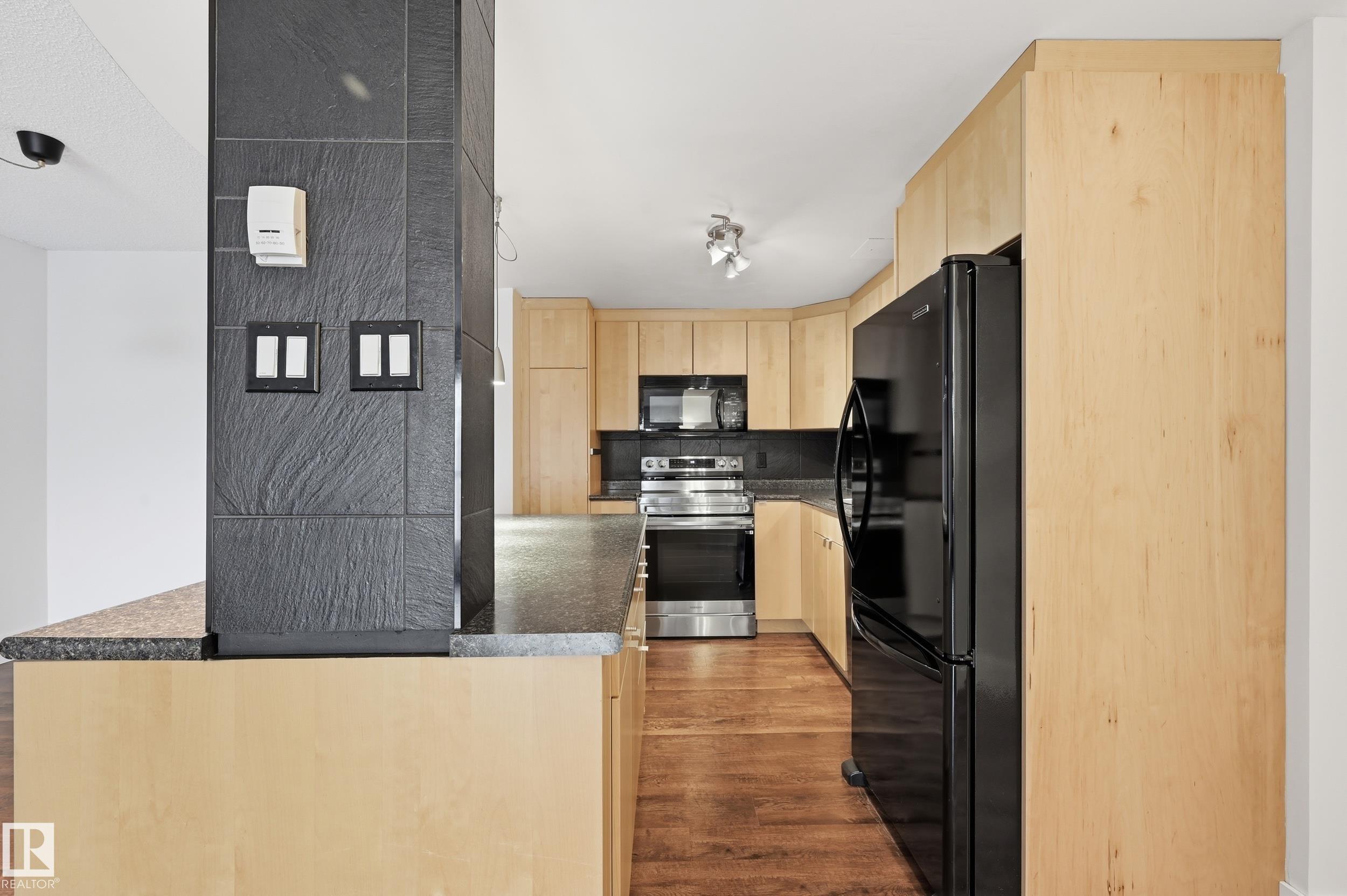 Photo 10 at 1003 - 9929 113 Street NW, Wîhkwêntôwin, Edmonton