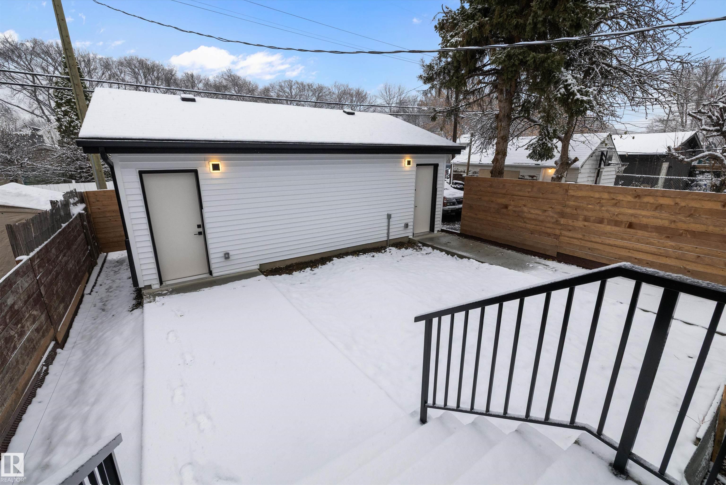 Photo 10 at 11418 96 Street NW, Alberta Avenue, Edmonton