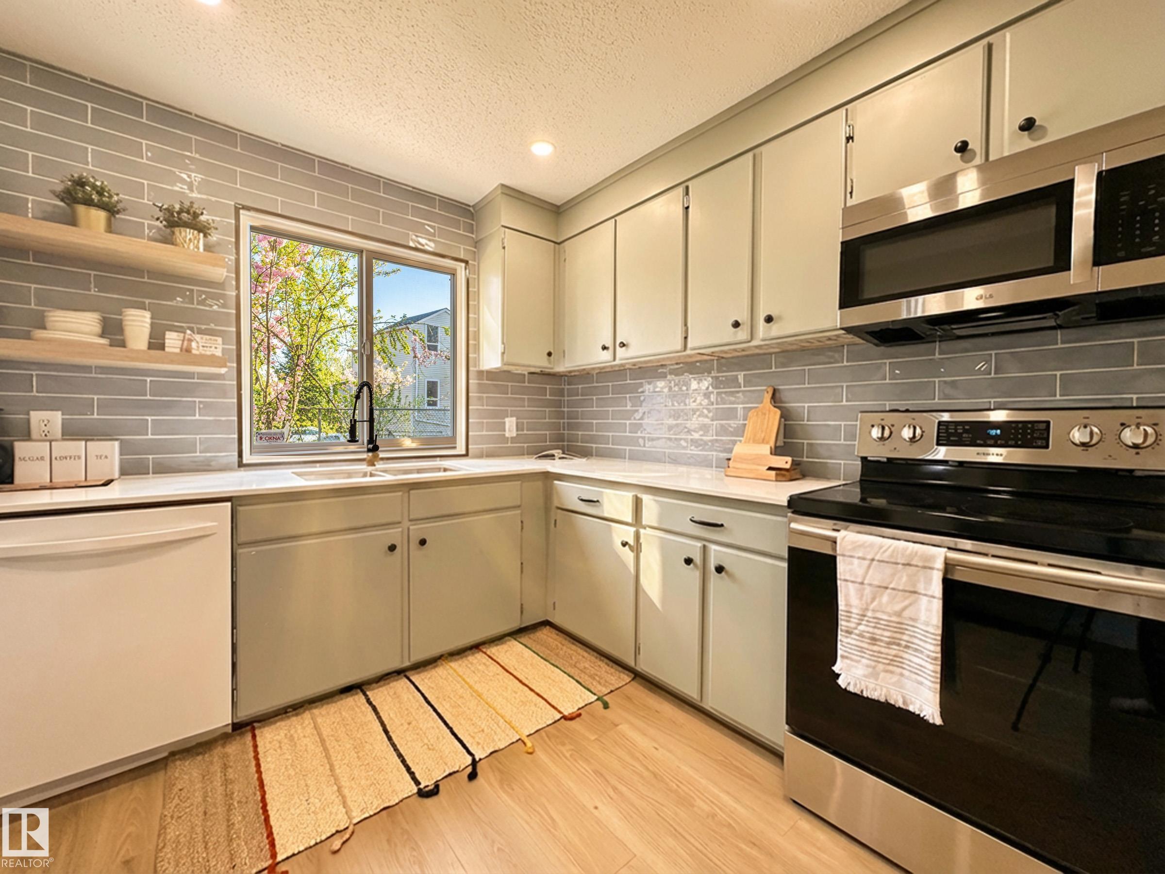 Photo 8 at 839 Erin Place NW, Thorncliffe, Edmonton