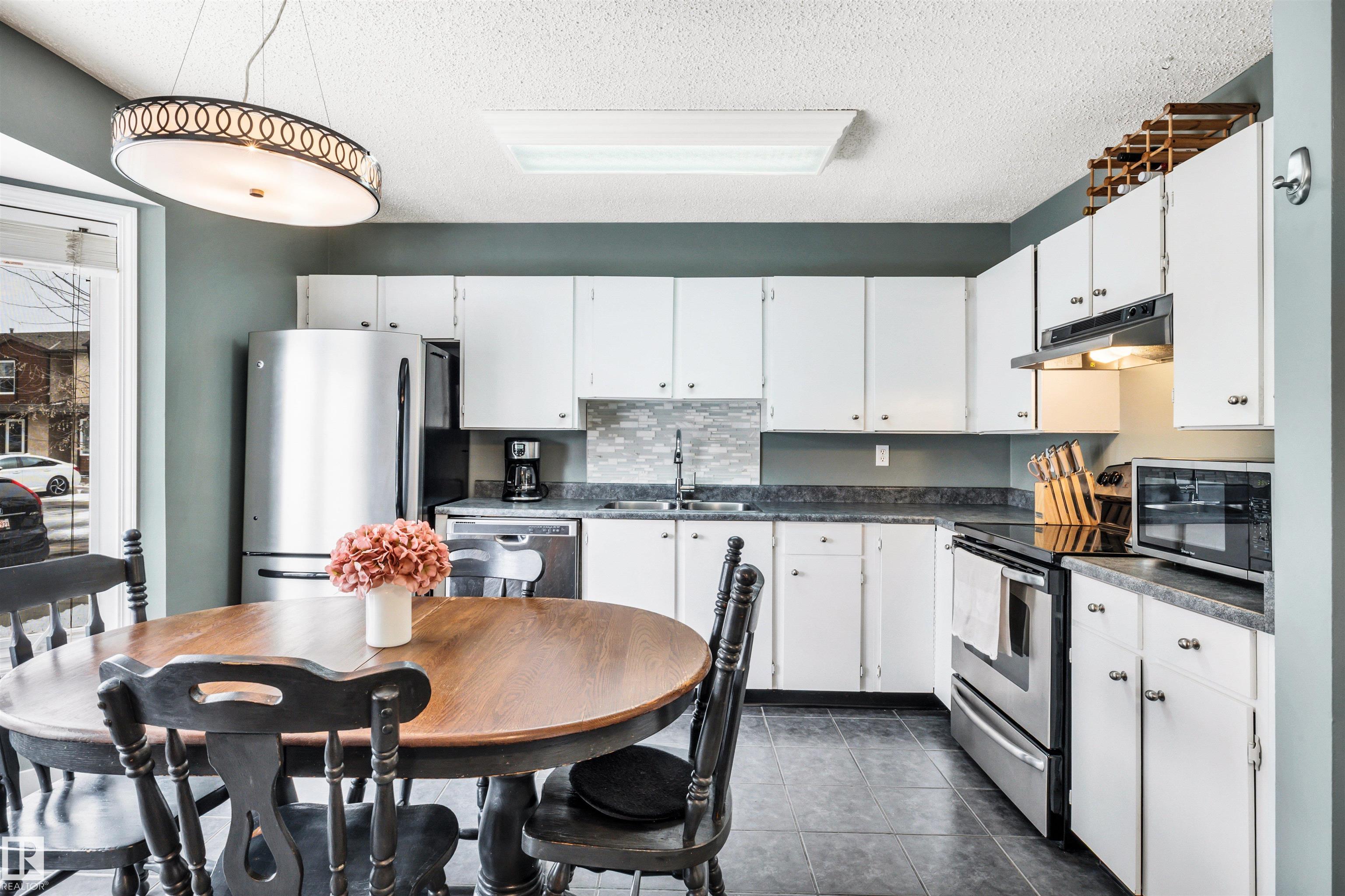 Photo 8 at 40 - 10205 158 Avenue NW, Beaumaris, Edmonton