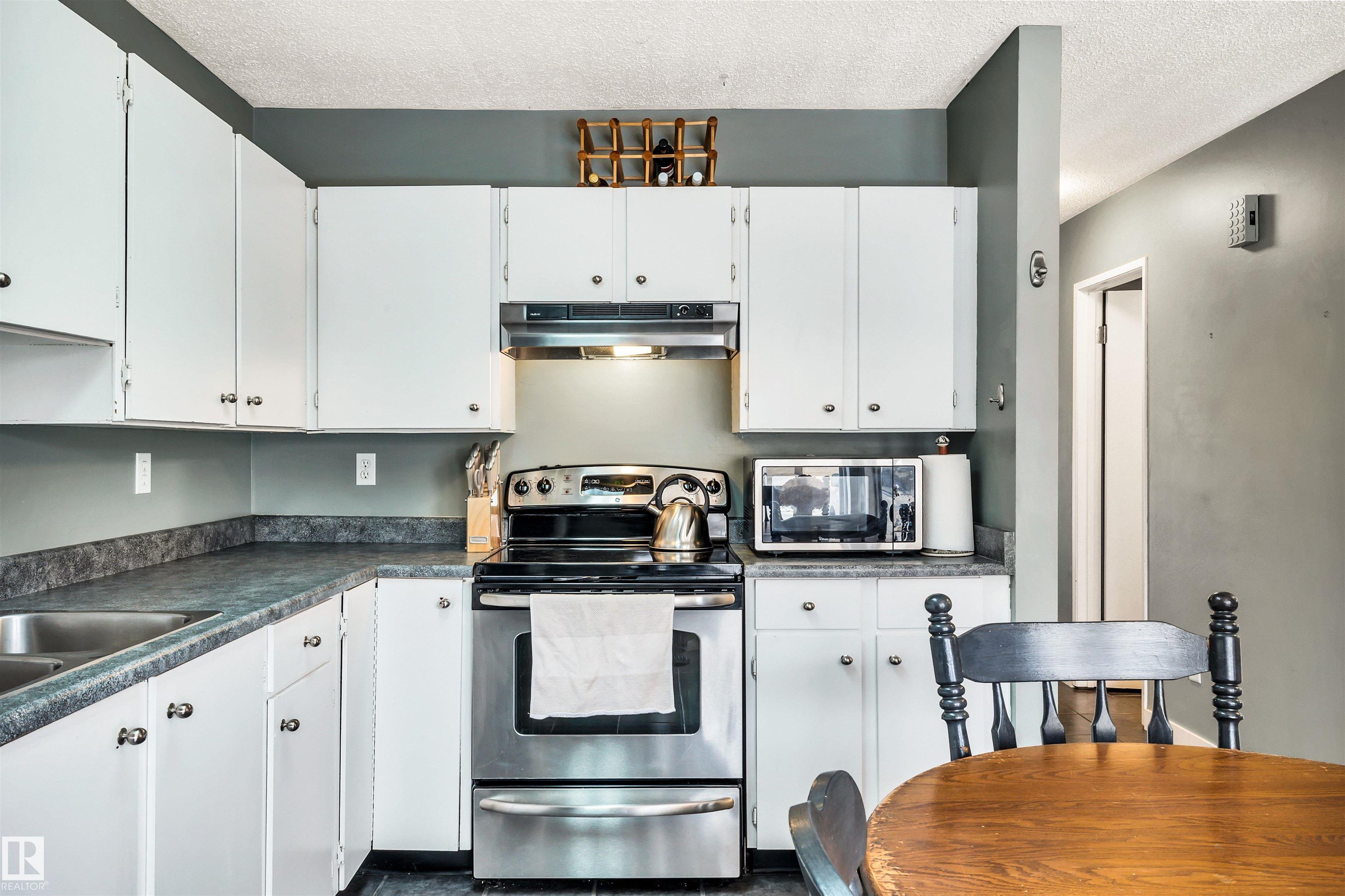 Photo 9 at 40 - 10205 158 Avenue NW, Beaumaris, Edmonton