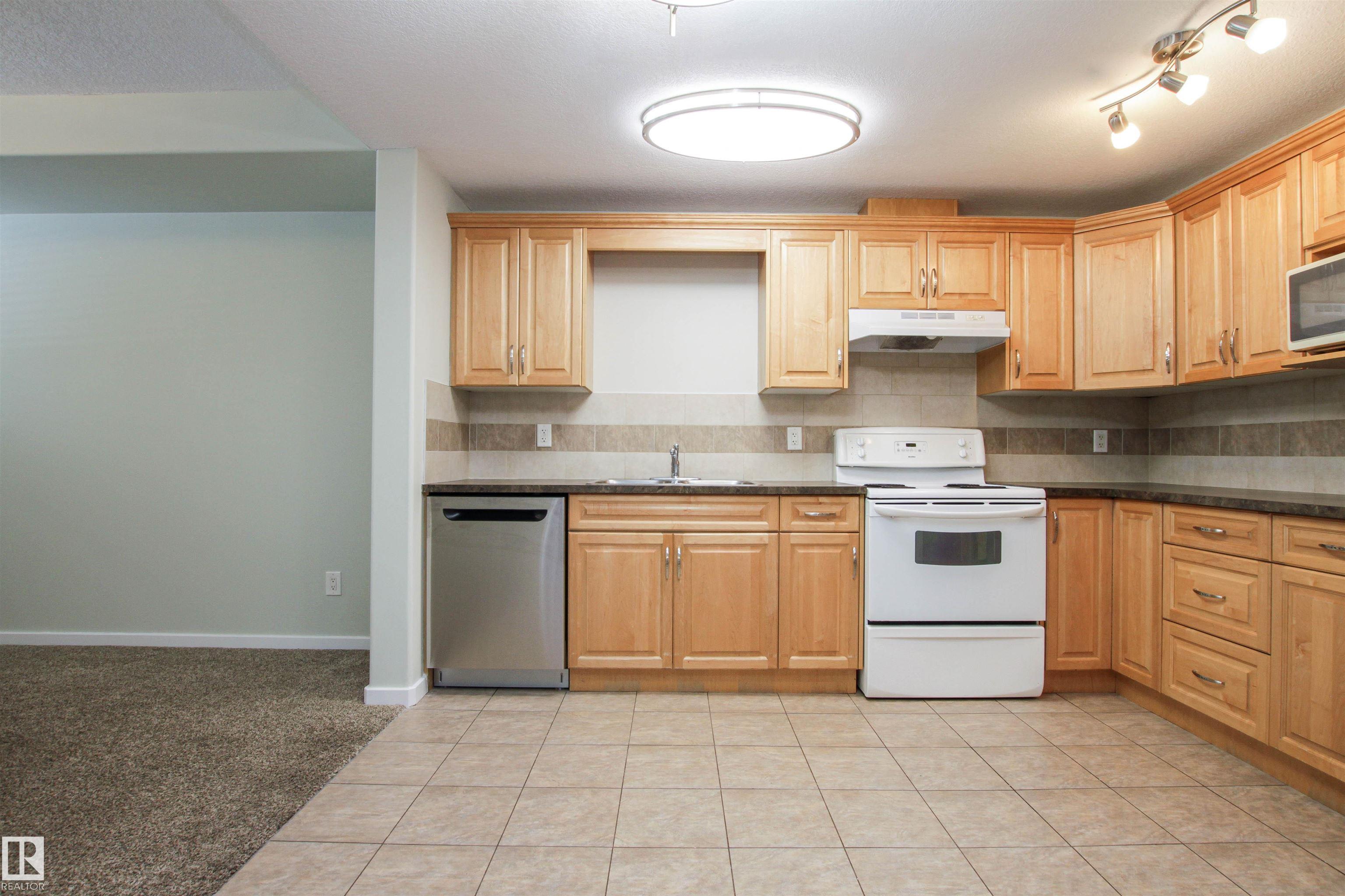 Photo 6 at 3 - 11827 105 Street NW, Westwood, Edmonton
