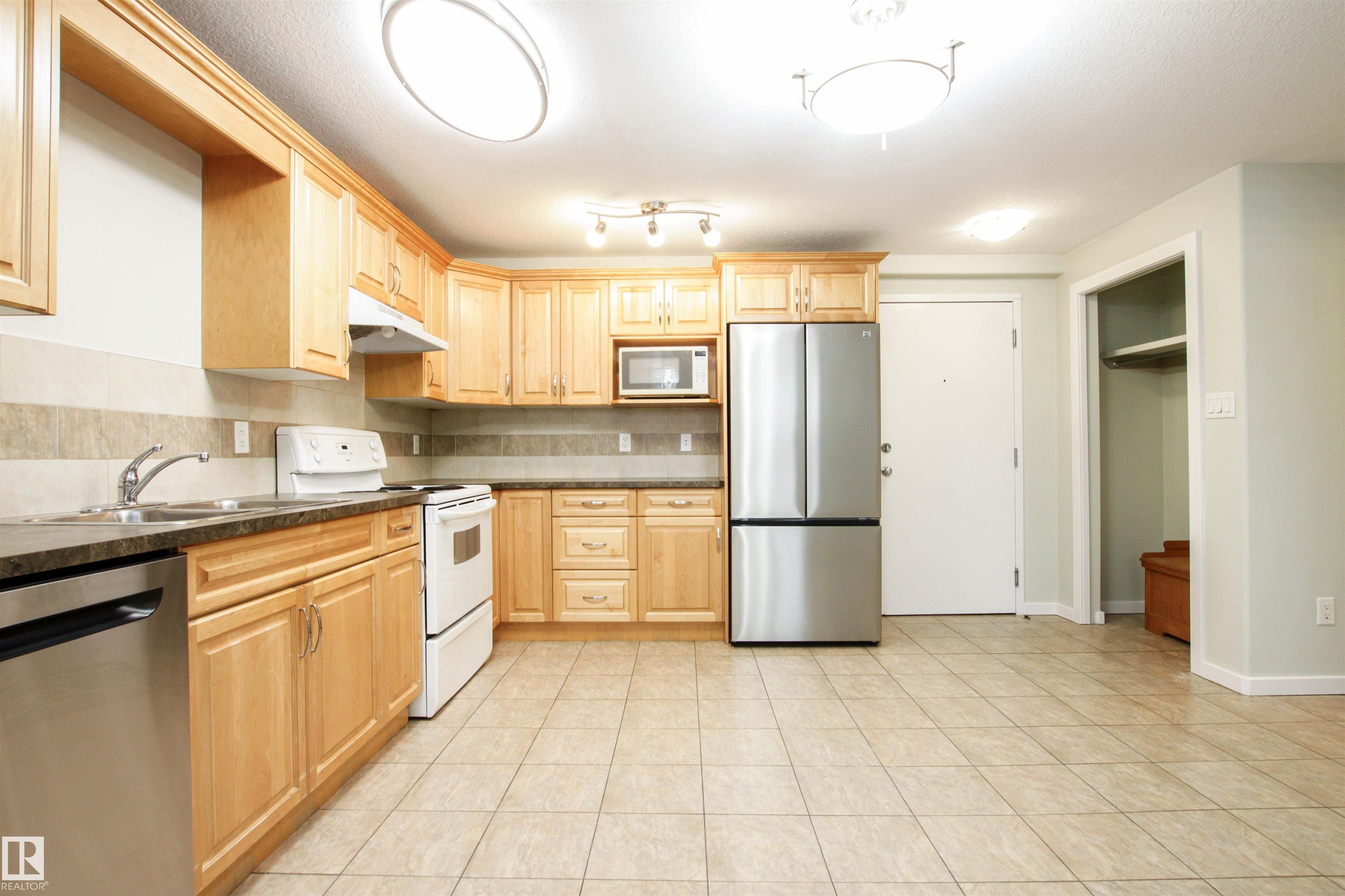 Photo 8 at 3 - 11827 105 Street NW, Westwood, Edmonton